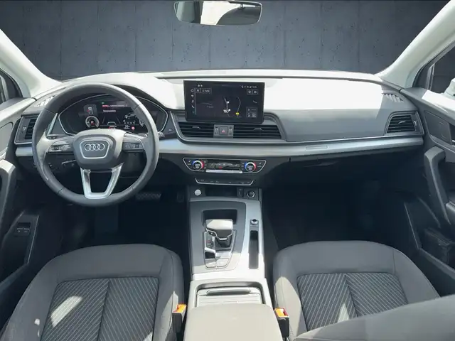 Audi Q5 view 11