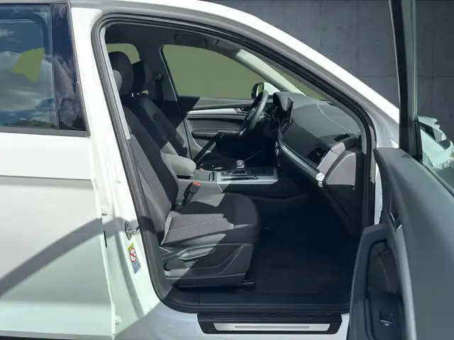 Audi Q5 view 15