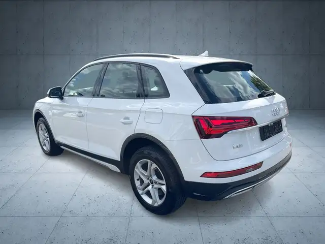 Audi Q5 view 3