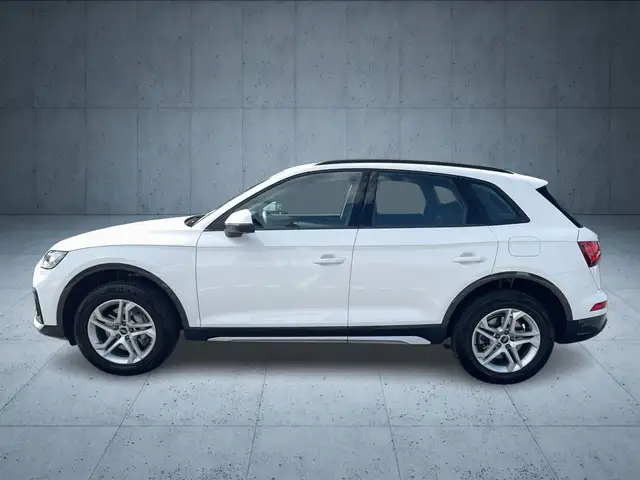 Audi Q5 view 2