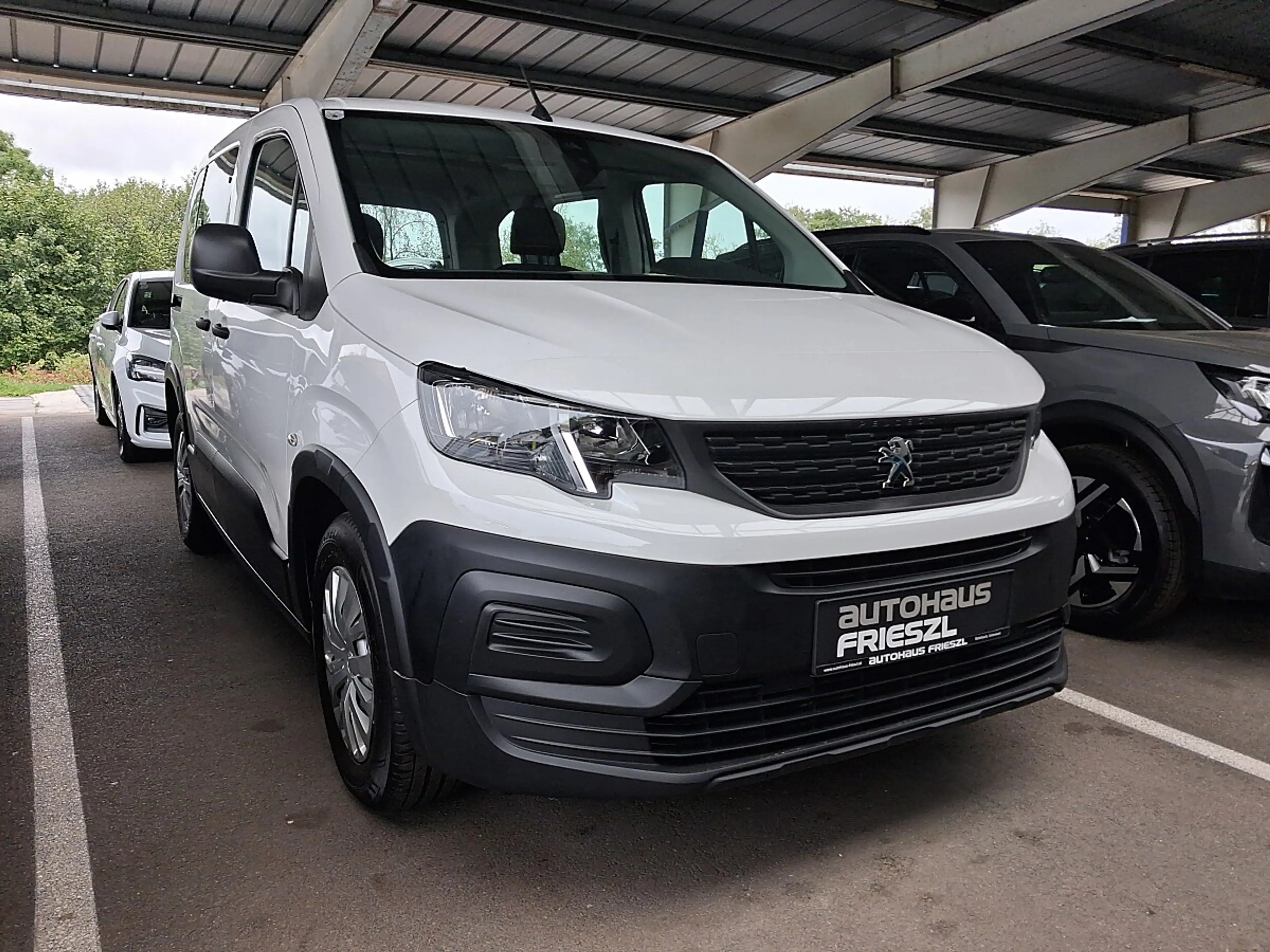 Peugeot Rifter 1,2 PureTech 110 S&S Active — photo 4