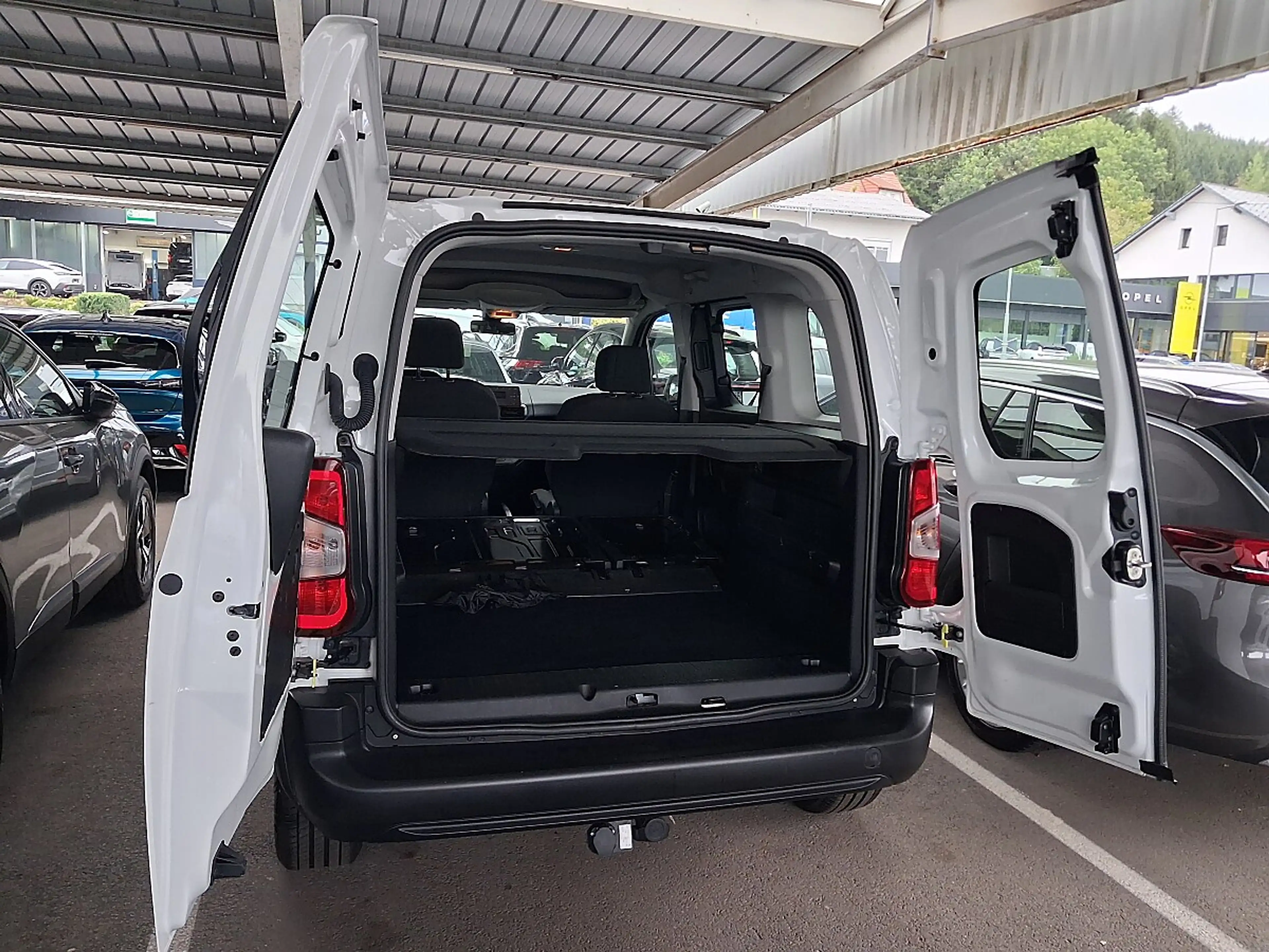 Peugeot Rifter 1,2 PureTech 110 S&S Active — photo 8