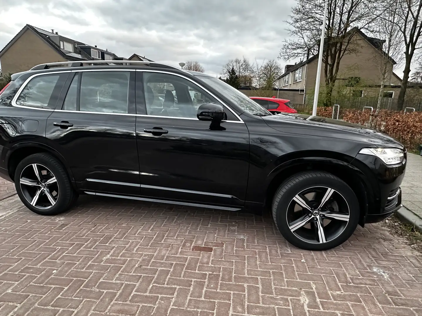 Volvo XC90 2.0 TE AWD R-Des. Zwart - 2