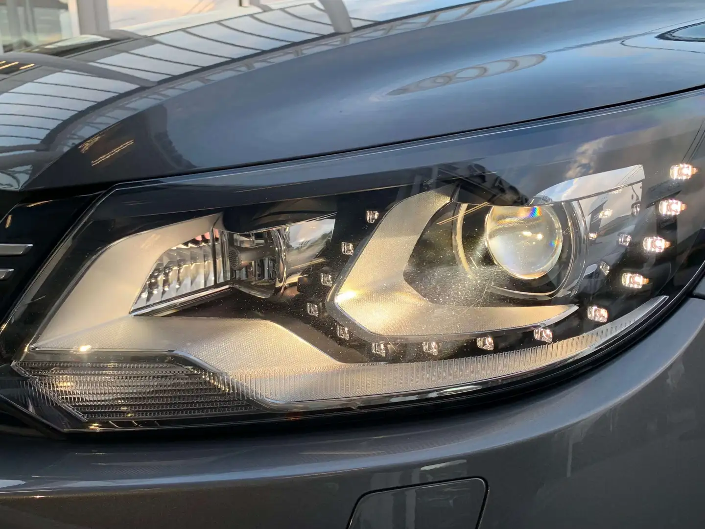 Volkswagen Tiguan 1.4TSI 160CV / Xenon / Cuir / Gps / Toit Pano /LED Gris - 2