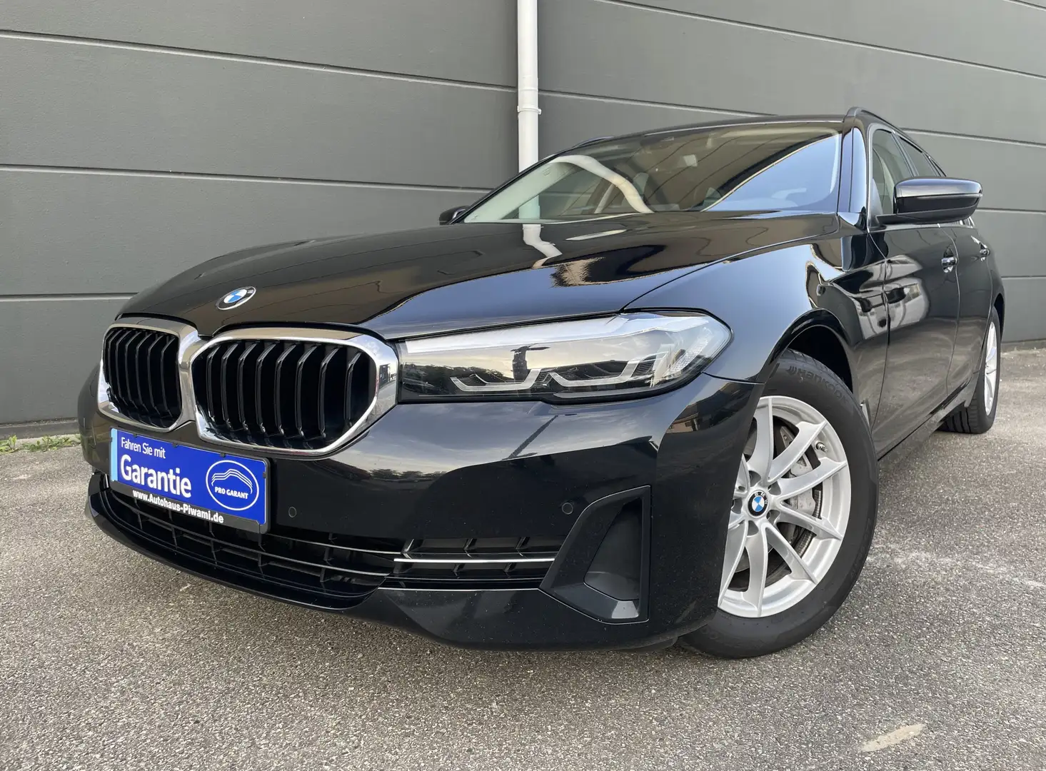BMW 530 530 d  Touring 3.0 G5K NAVI Live Cockpit Profess. Schwarz - 2
