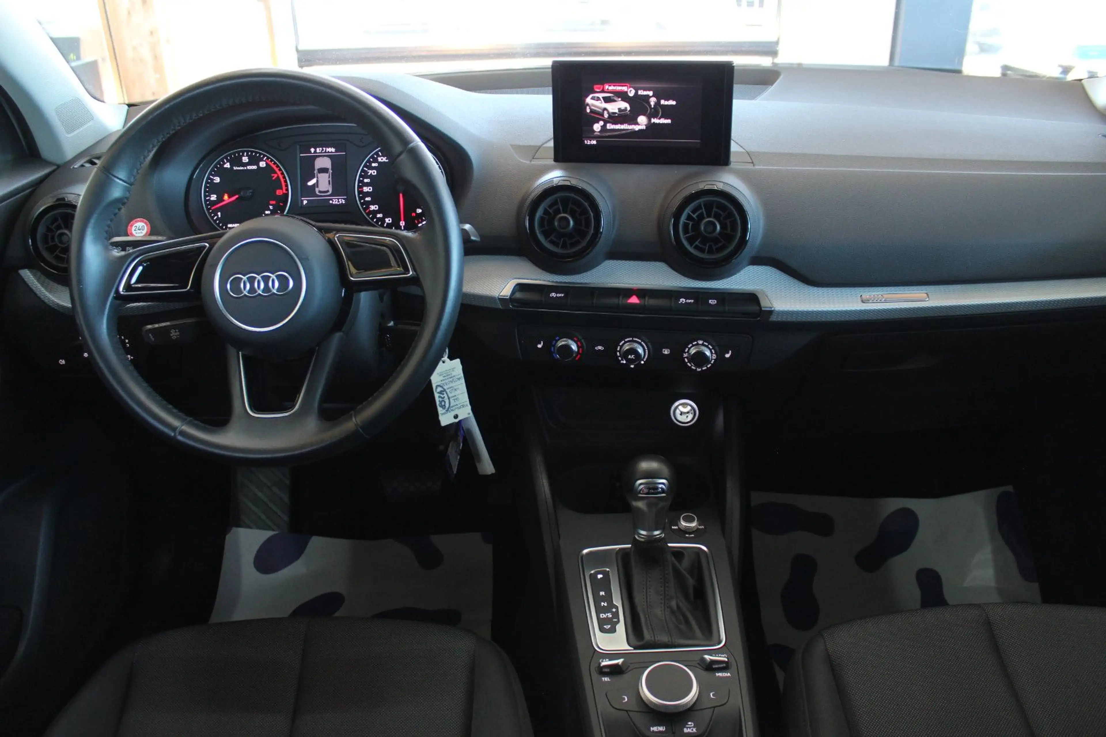 Audi Q2 1.0 TFSI S tronic ultra*KLIMA*1.HAND* — photo 10
