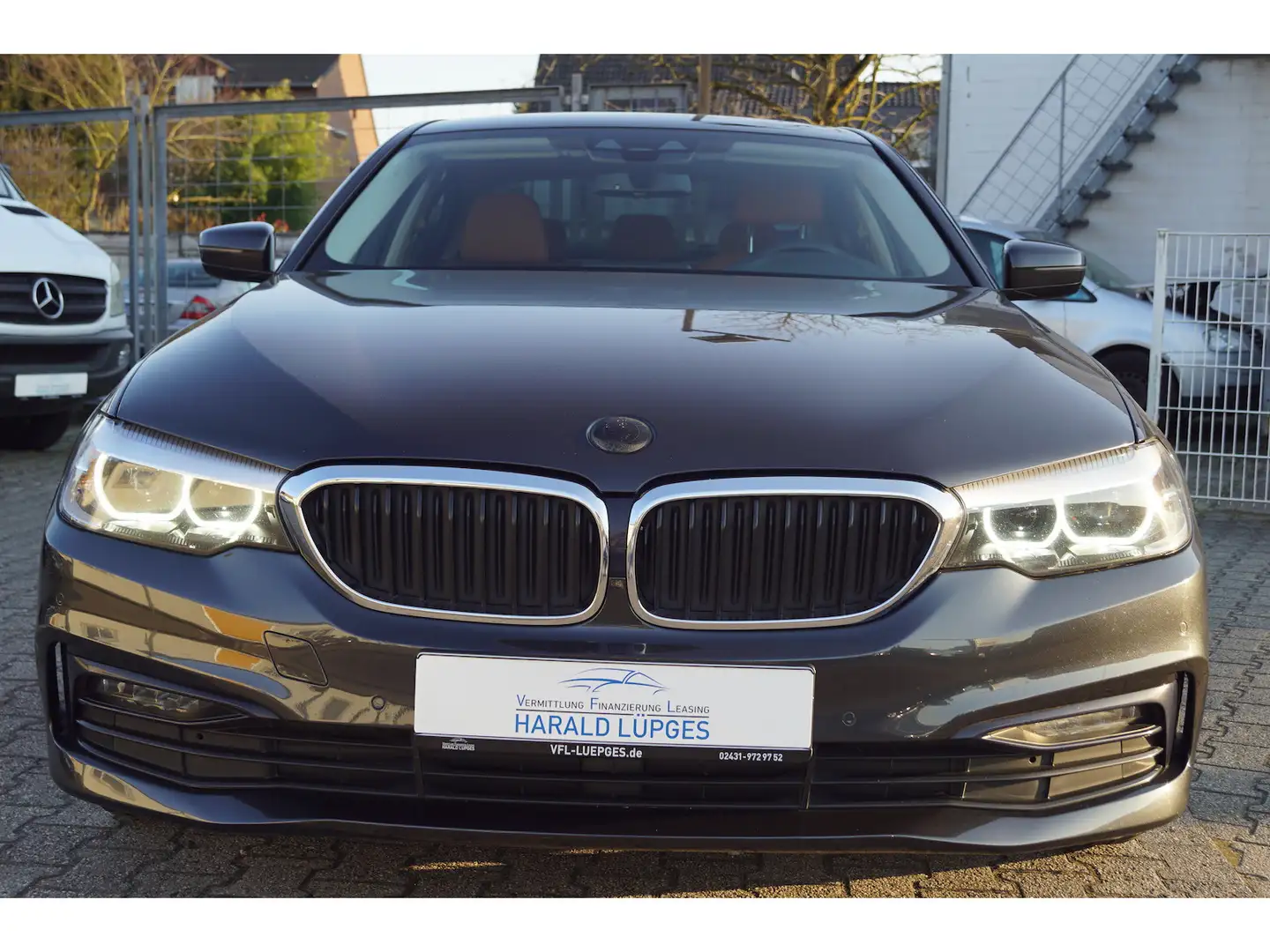 BMW 520 520i Sport Line, Automatik, Leder, Navi, RFK Schwarz - 2