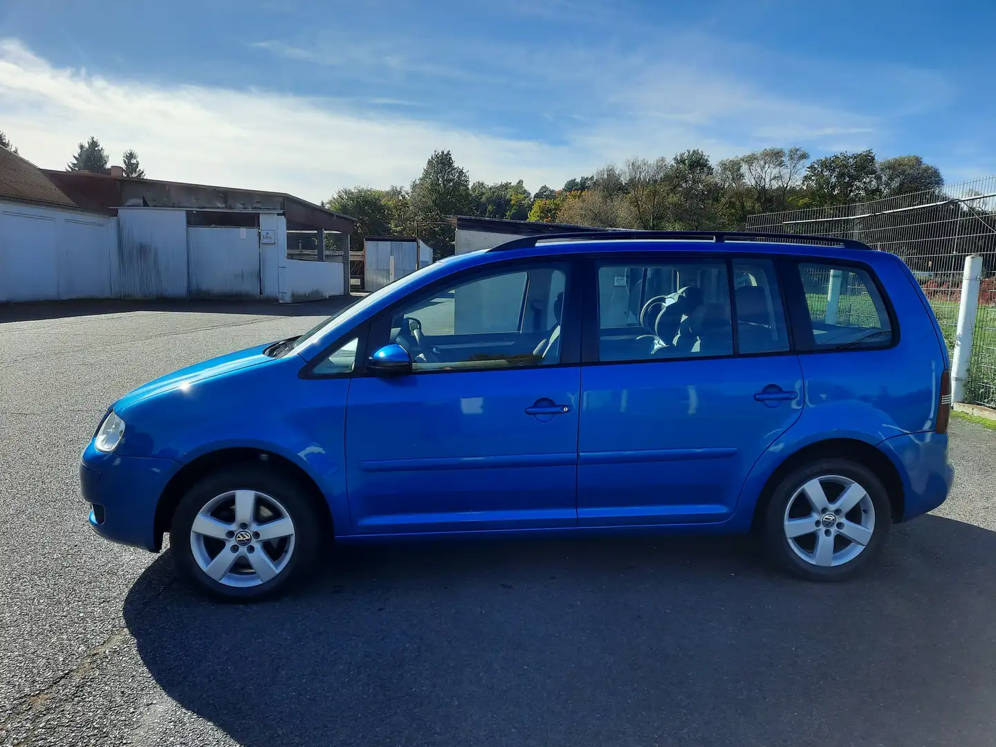 Volkswagen Touran Touran 1.6 FSI Blau - 2