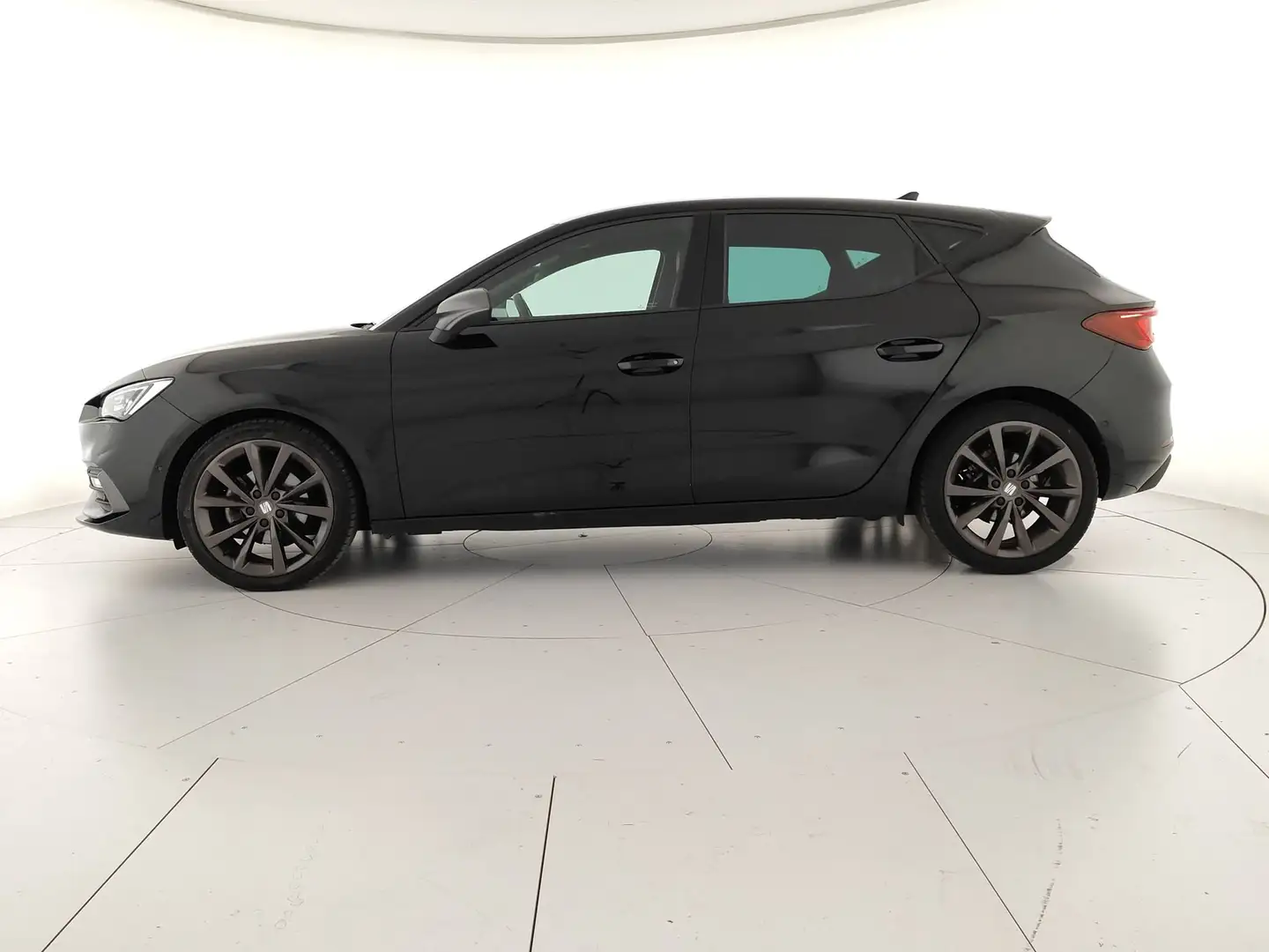 SEAT Leon 1.5 ecotsi act 150cv fr Zwart - 2