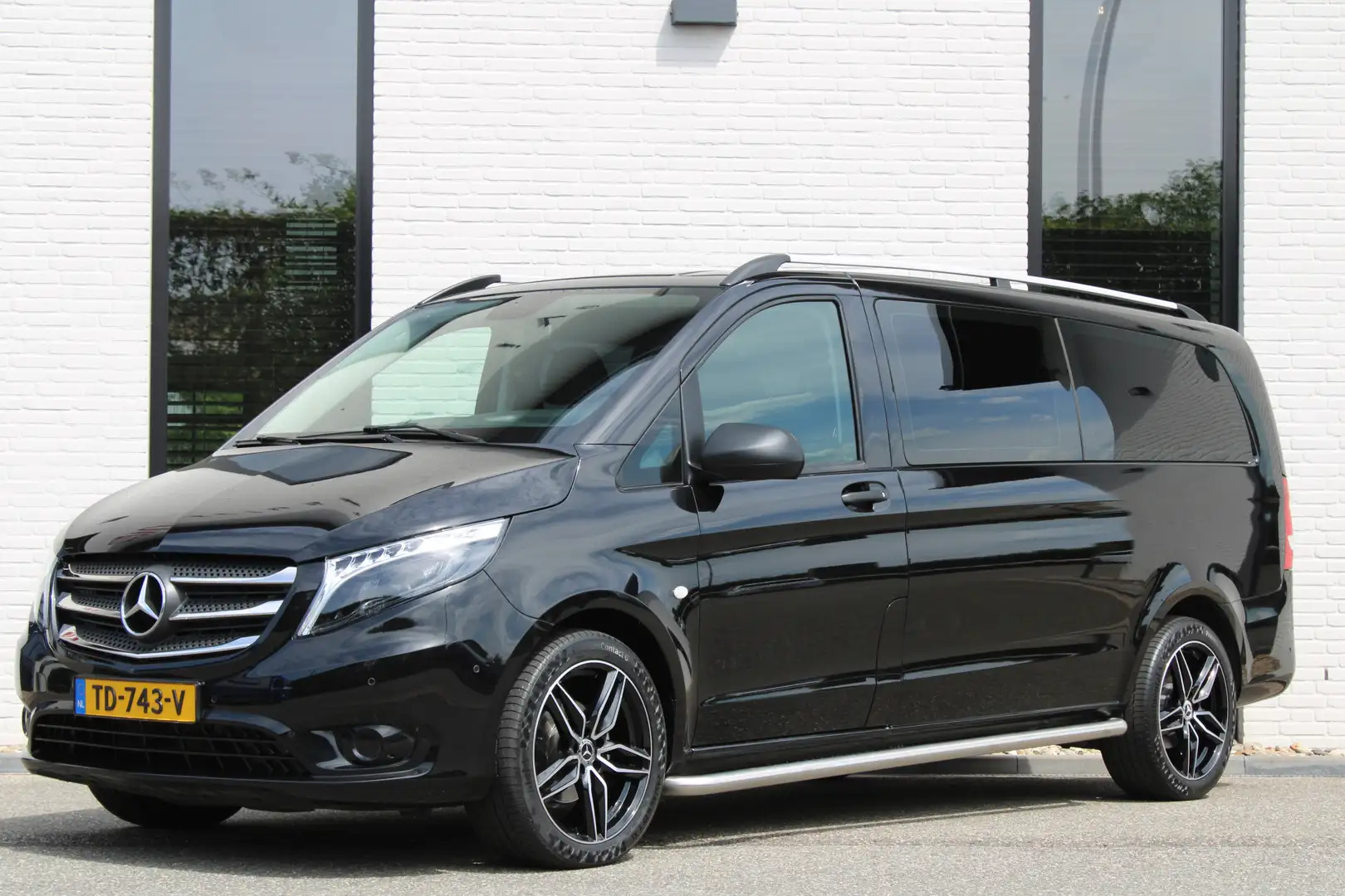 Mercedes-Benz Vito Tourer 114 BlueTEC / Aut / Extra Lang / 9 Persoons Zwart - 2