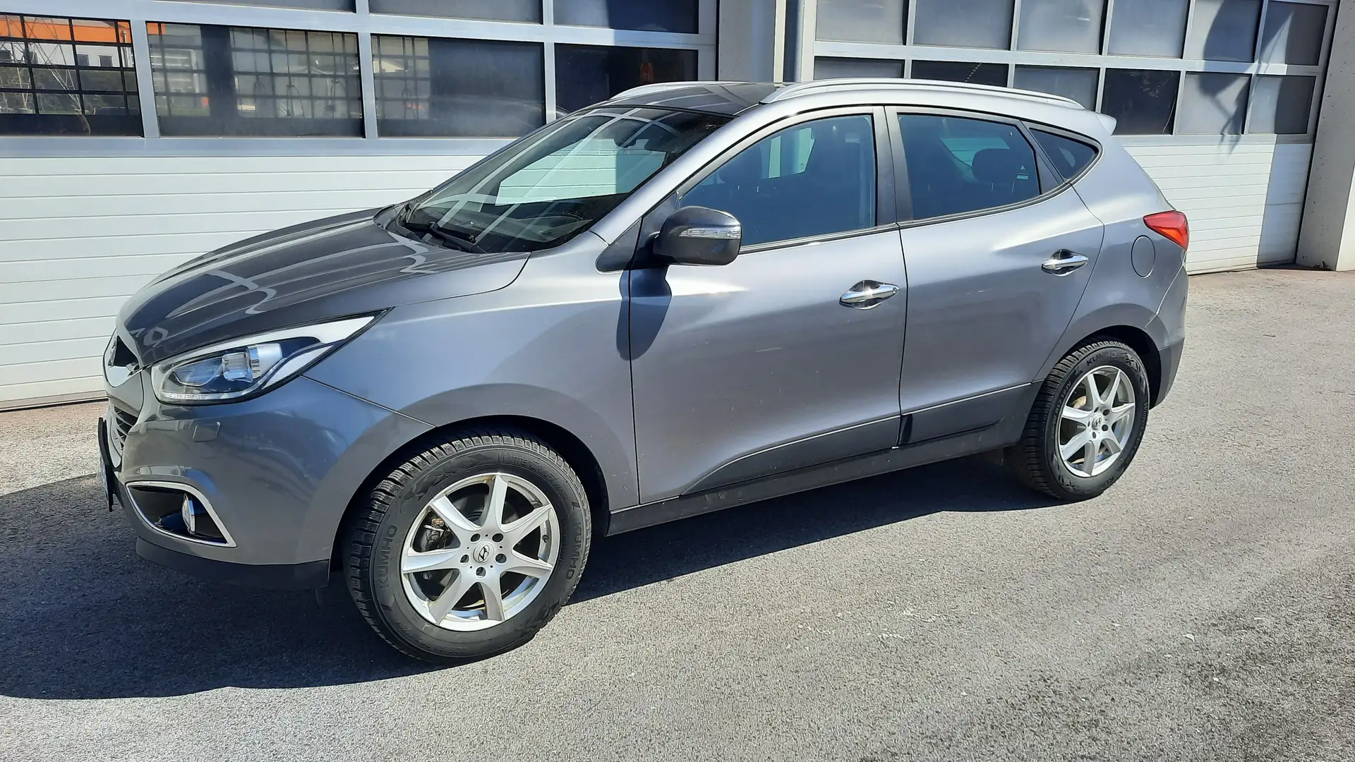 Hyundai iX35 2,0 CRDi Life 4WD Grau - 1