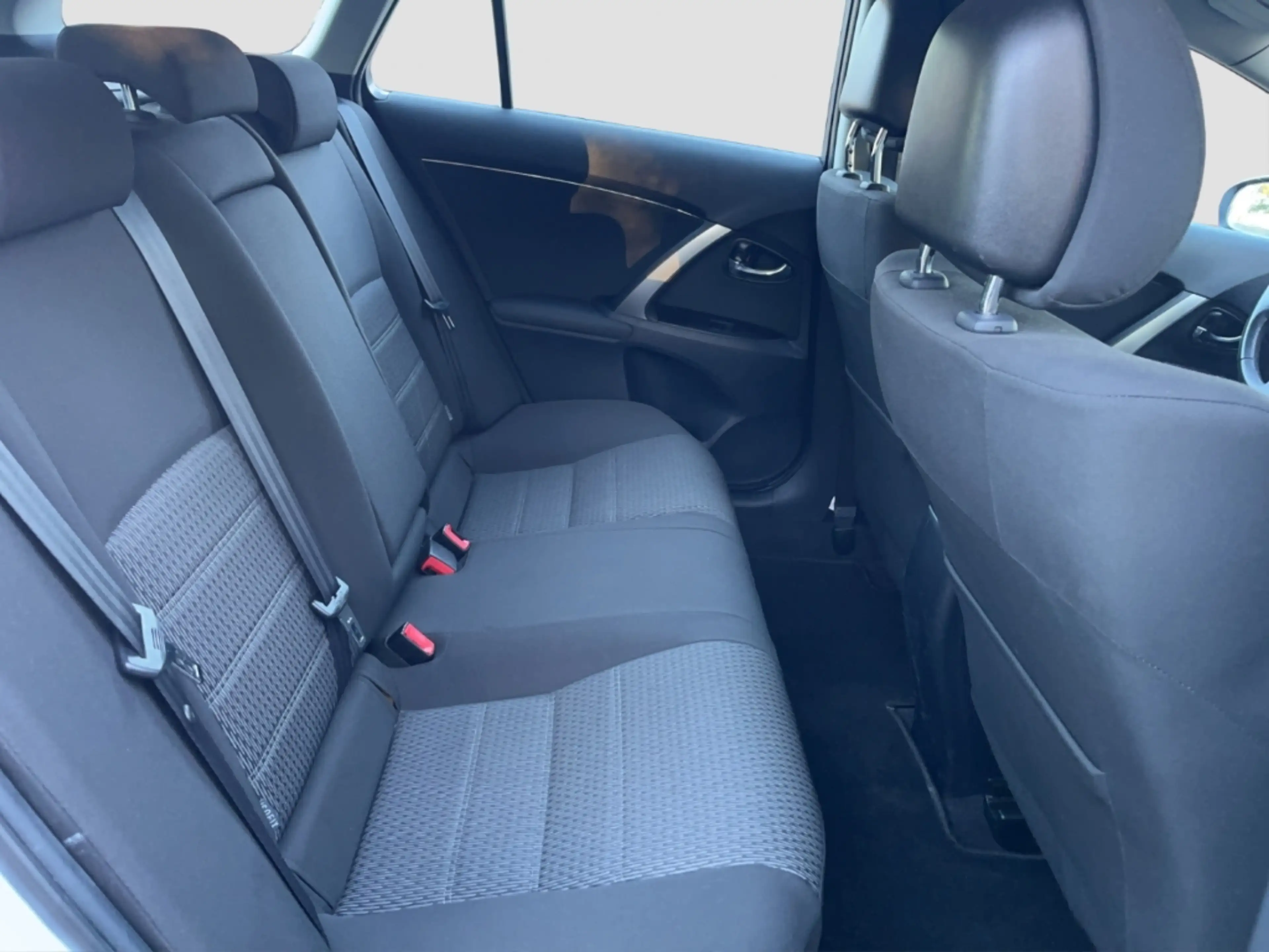 Toyota Avensis 2.0 Kombi Edition — photo 19