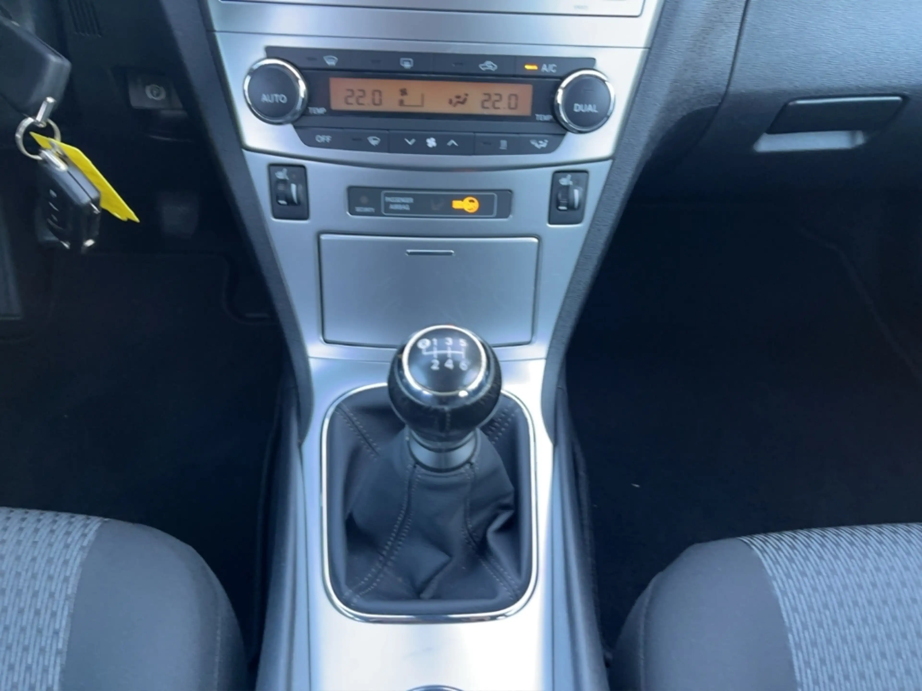 Toyota Avensis 2.0 Kombi Edition — photo 15