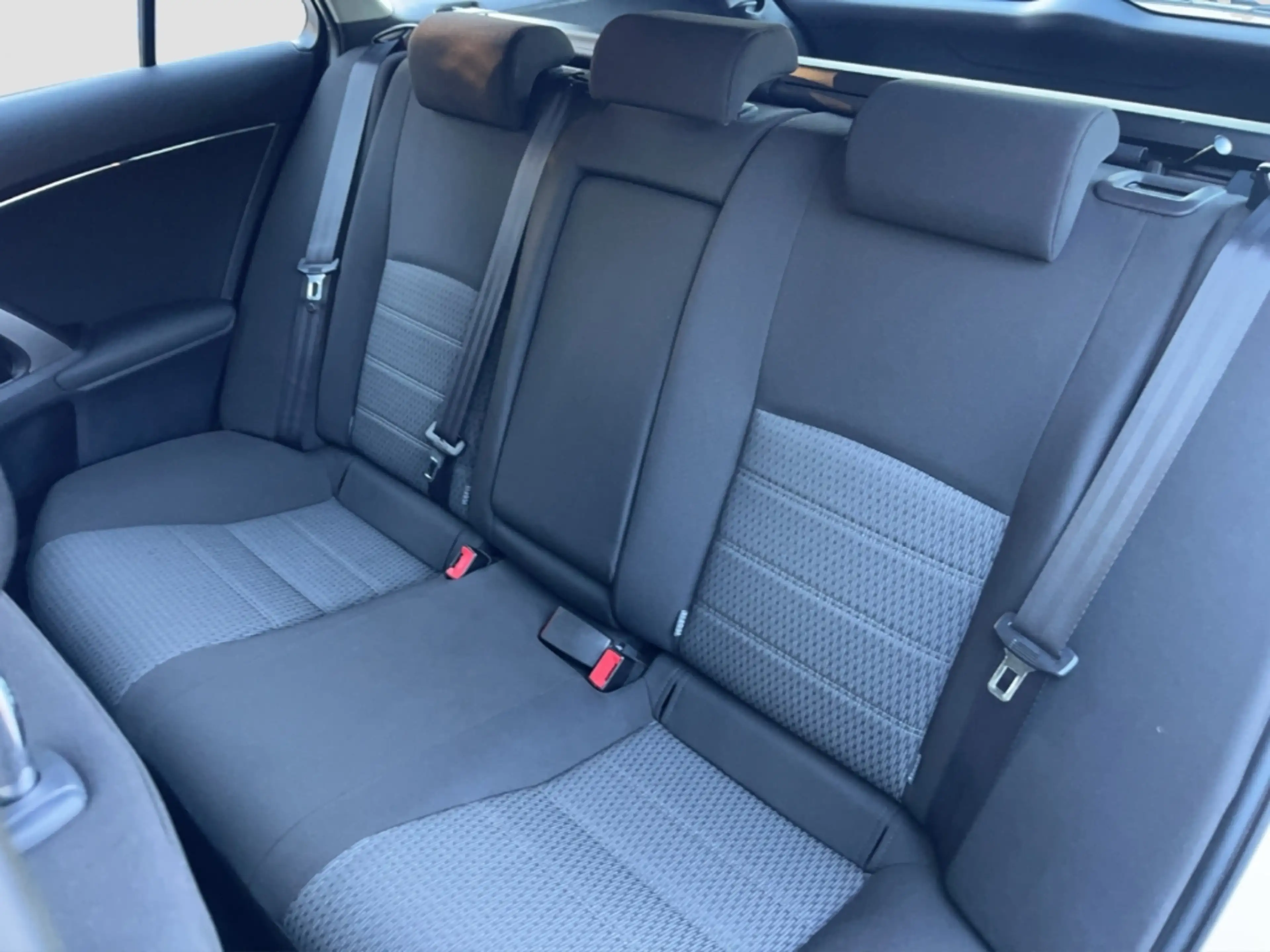 Toyota Avensis 2.0 Kombi Edition — photo 13