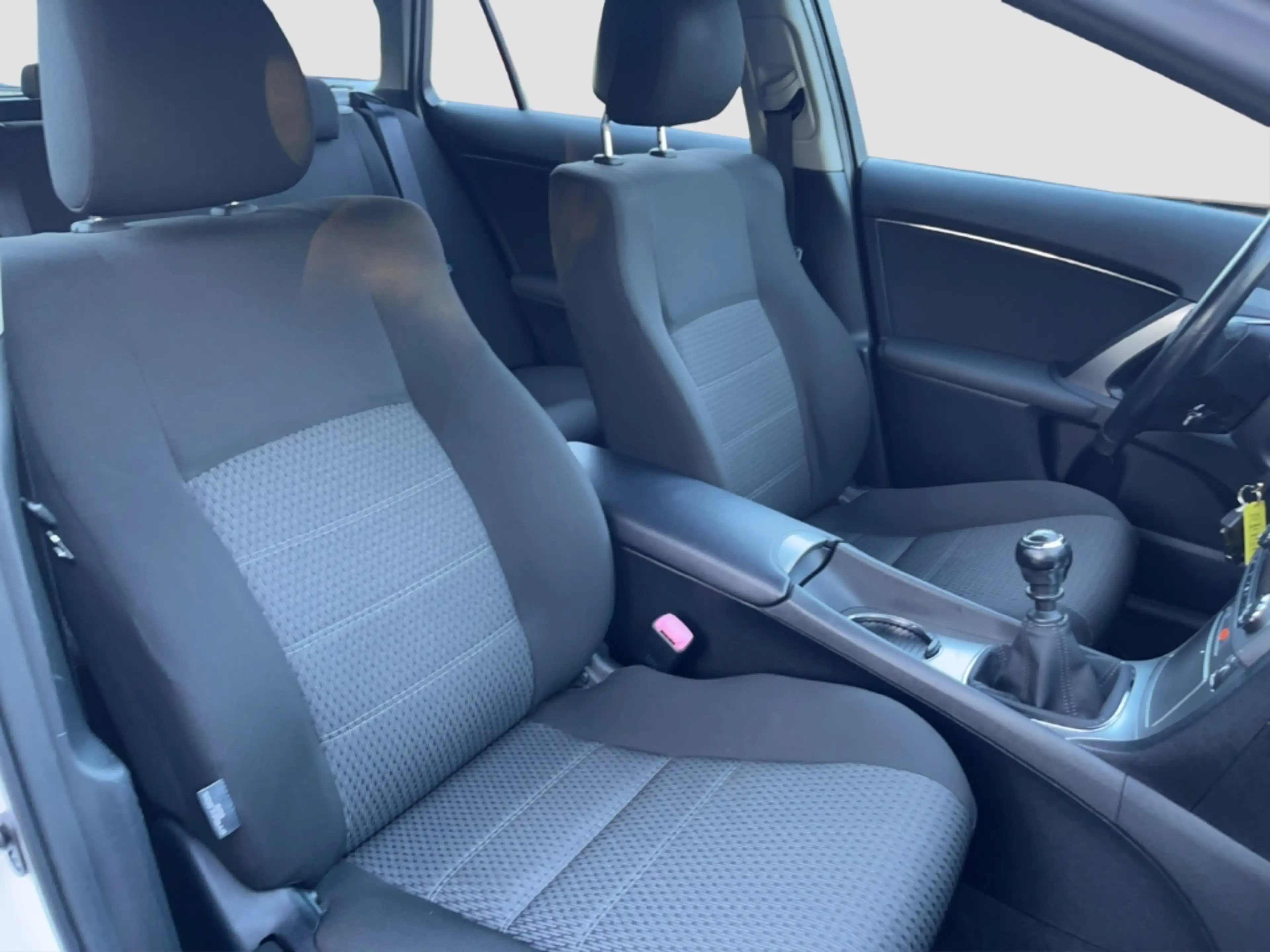 Toyota Avensis 2.0 Kombi Edition — photo 18