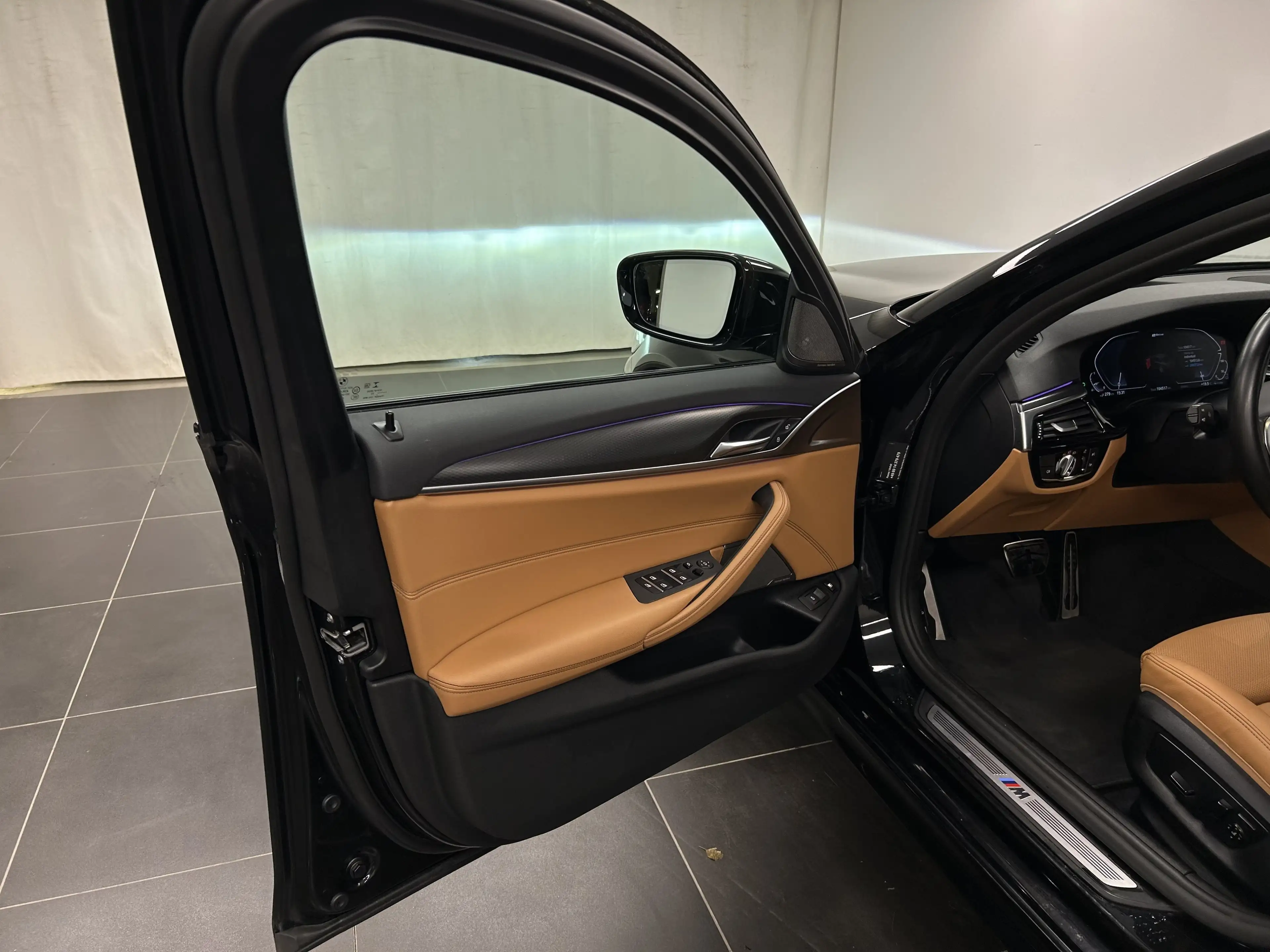 BMW 530 e xDrive Limousine — photo 31