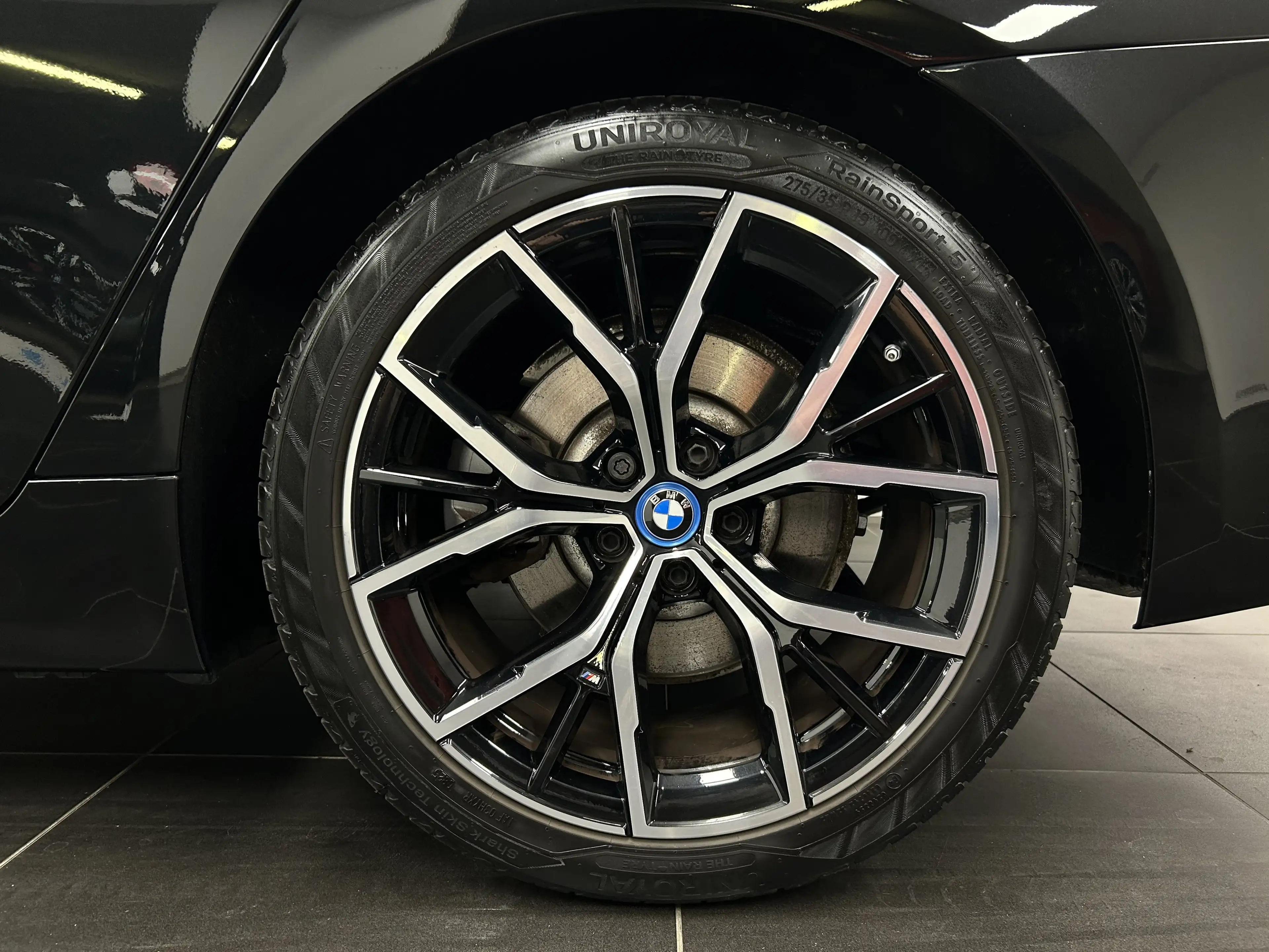 BMW 530 e xDrive Limousine — photo 6