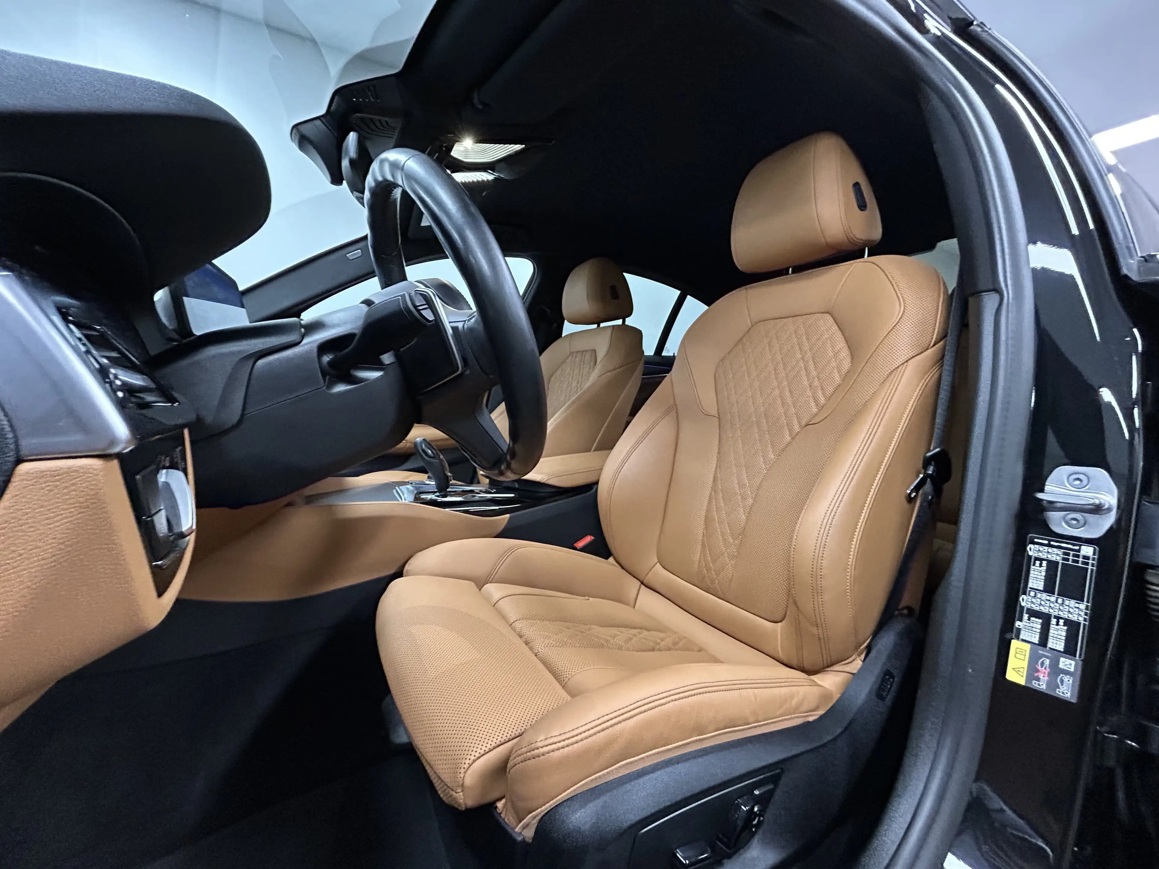 BMW 530 e xDrive Limousine — photo 34