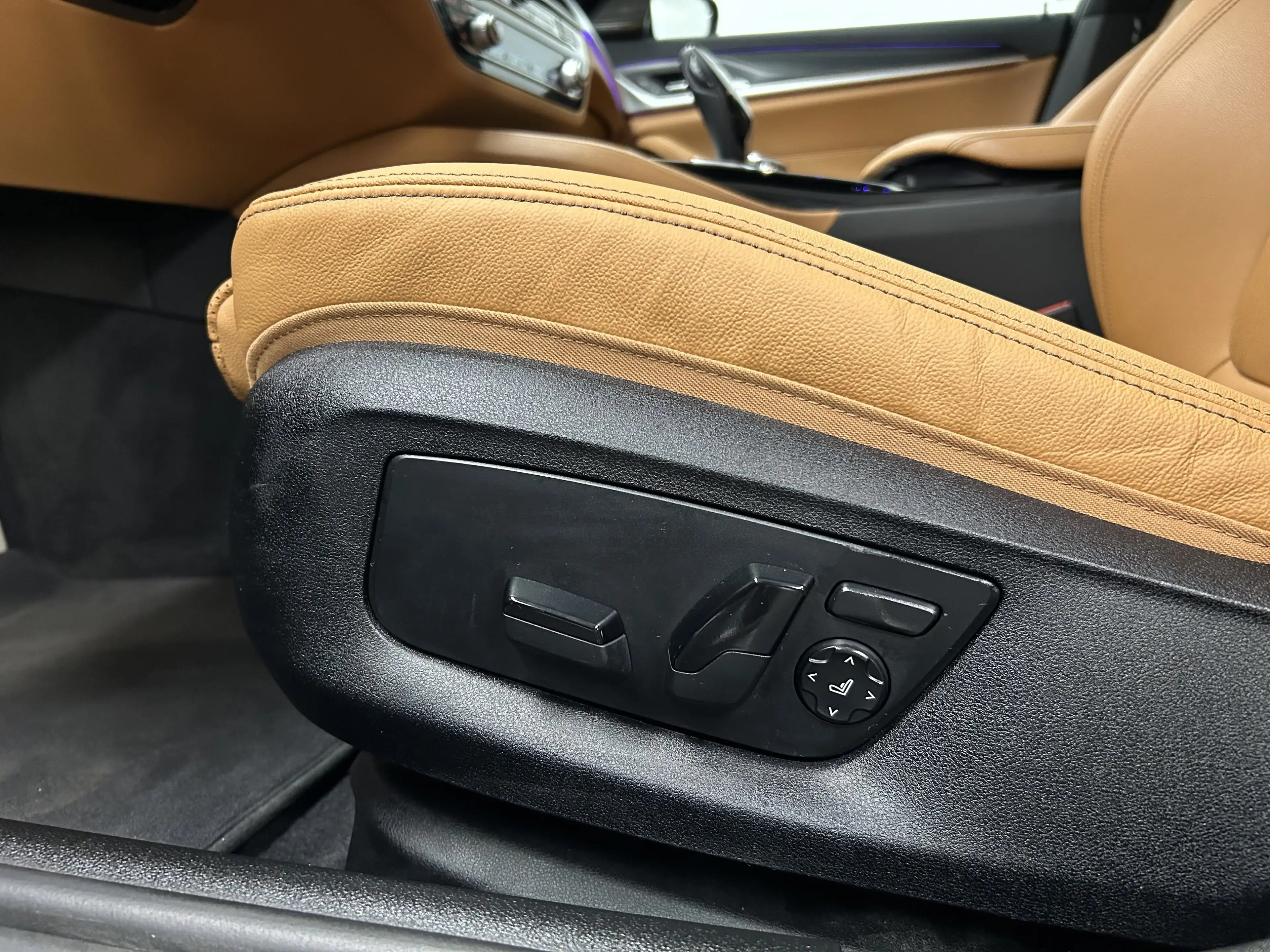 BMW 530 e xDrive Limousine — photo 35