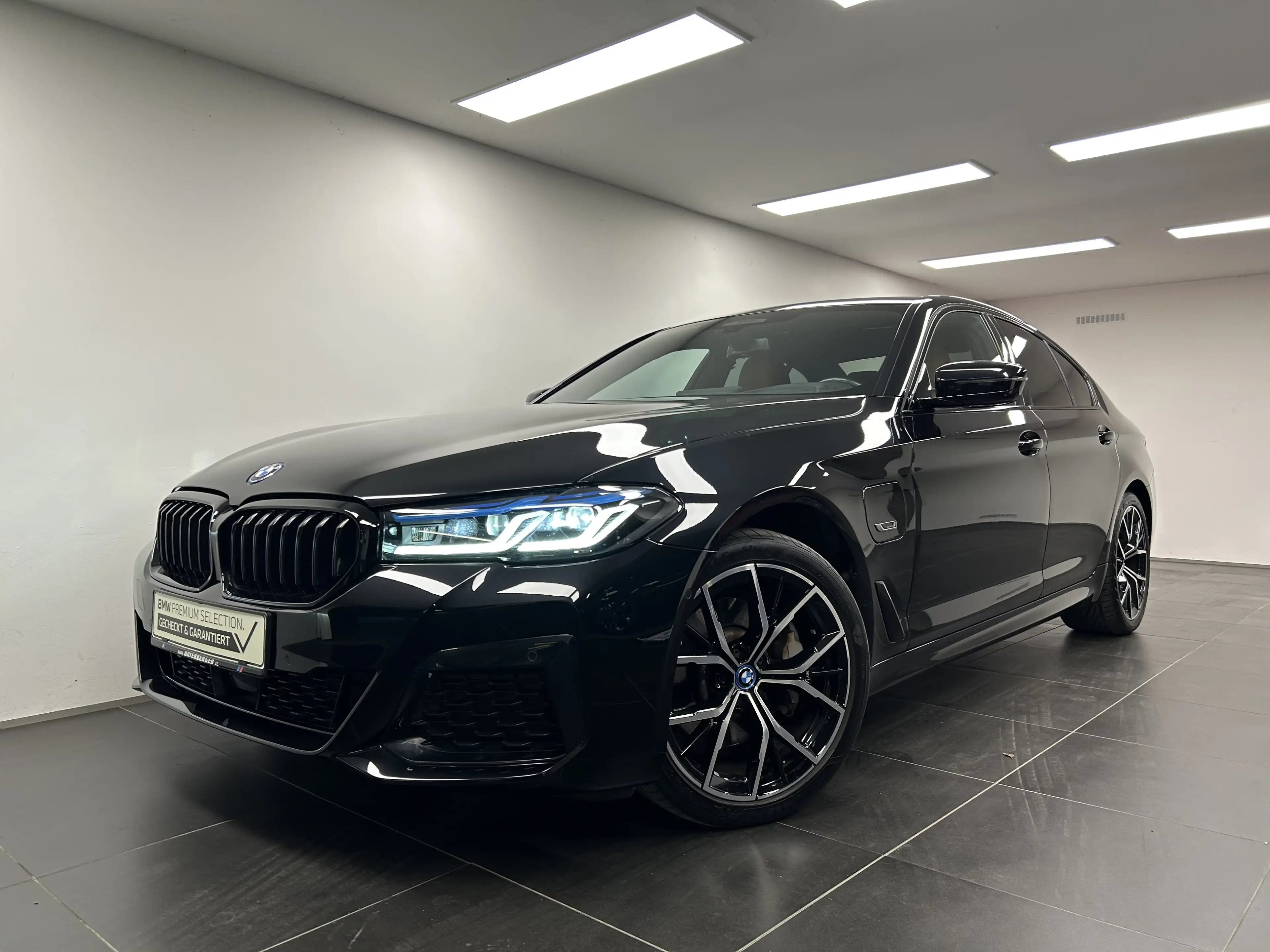 BMW 530 e xDrive Limousine — photo 7