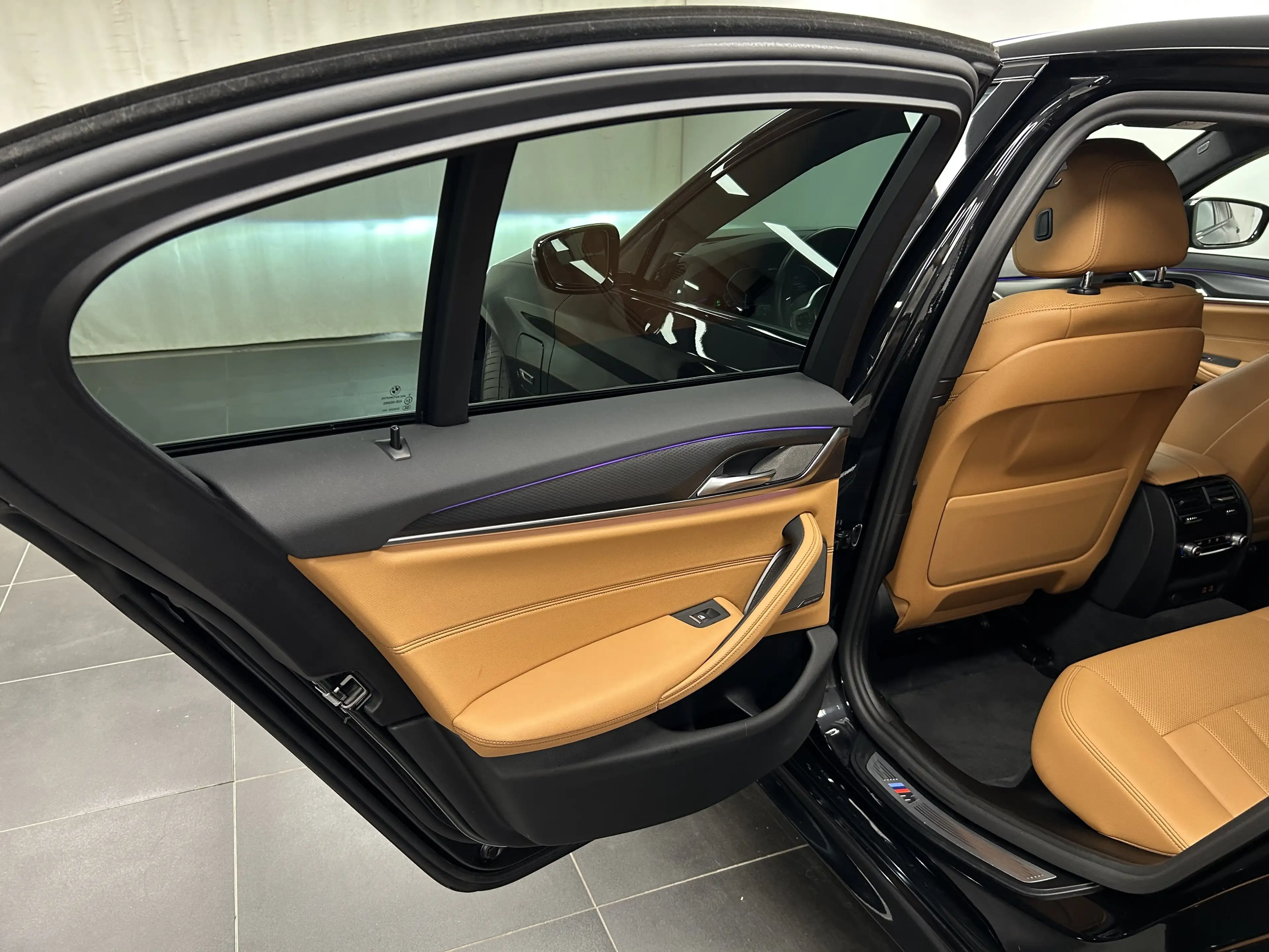 BMW 530 e xDrive Limousine — photo 16