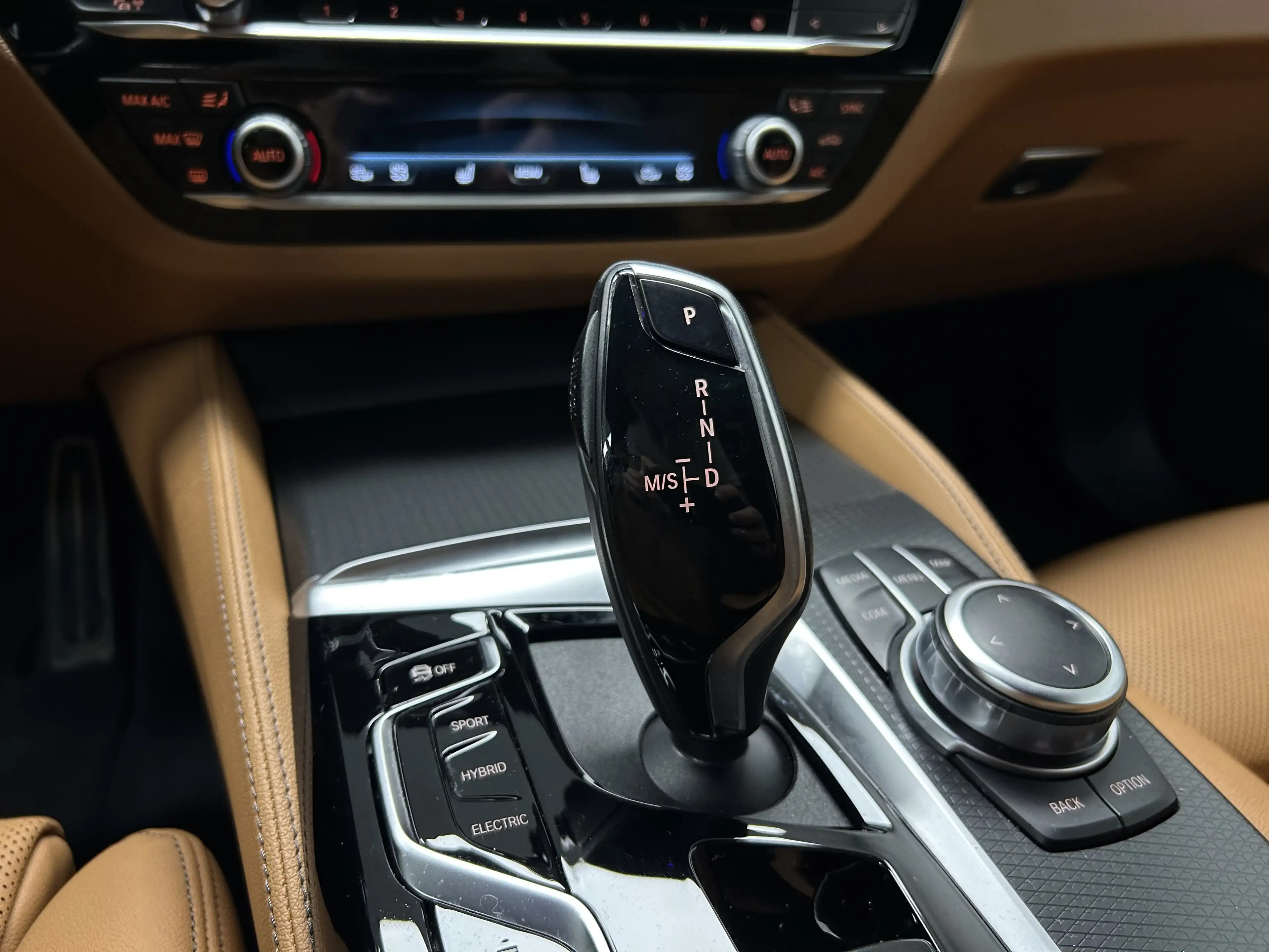 BMW 530 e xDrive Limousine — photo 23