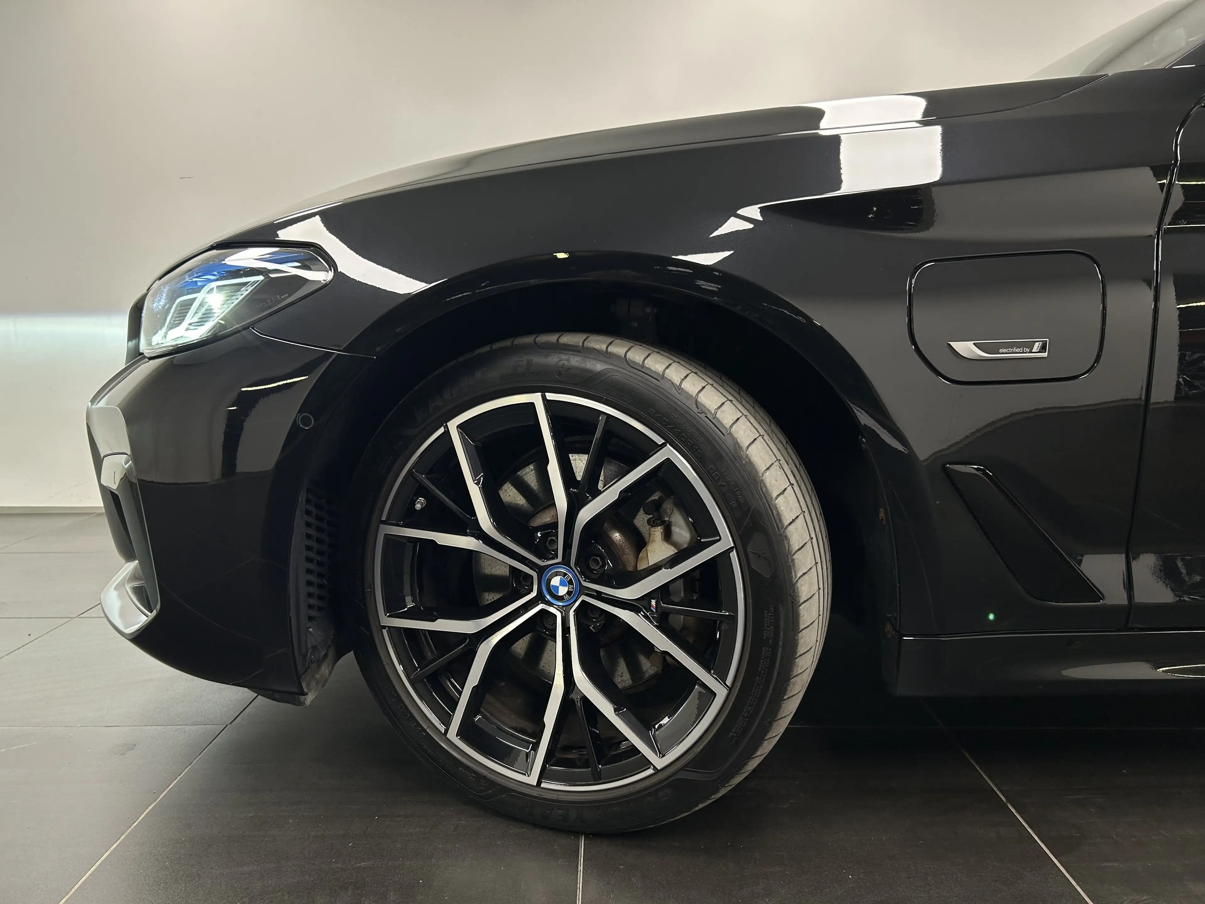 BMW 530 e xDrive Limousine — photo 9