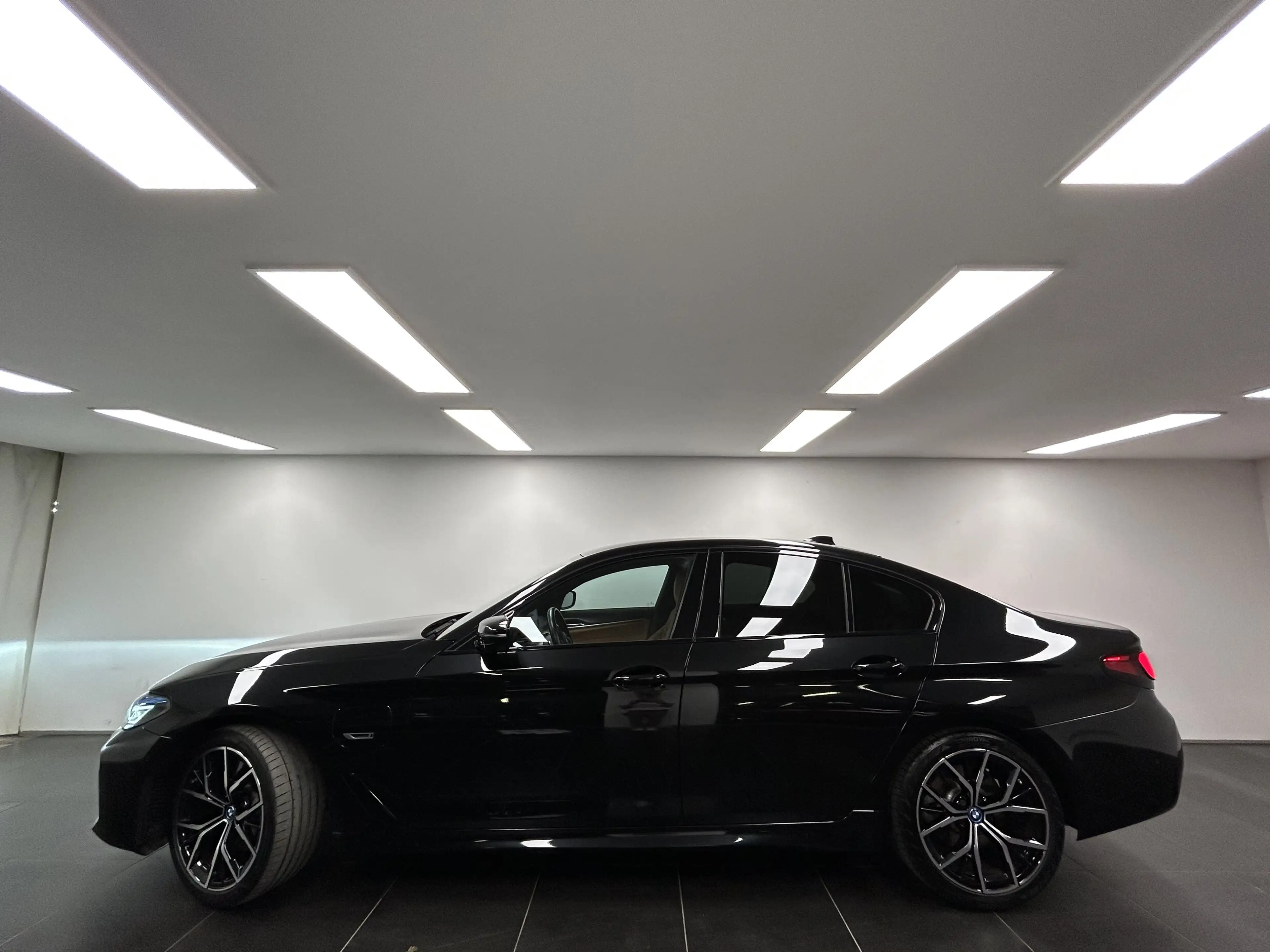 BMW 530 e xDrive Limousine — photo 2