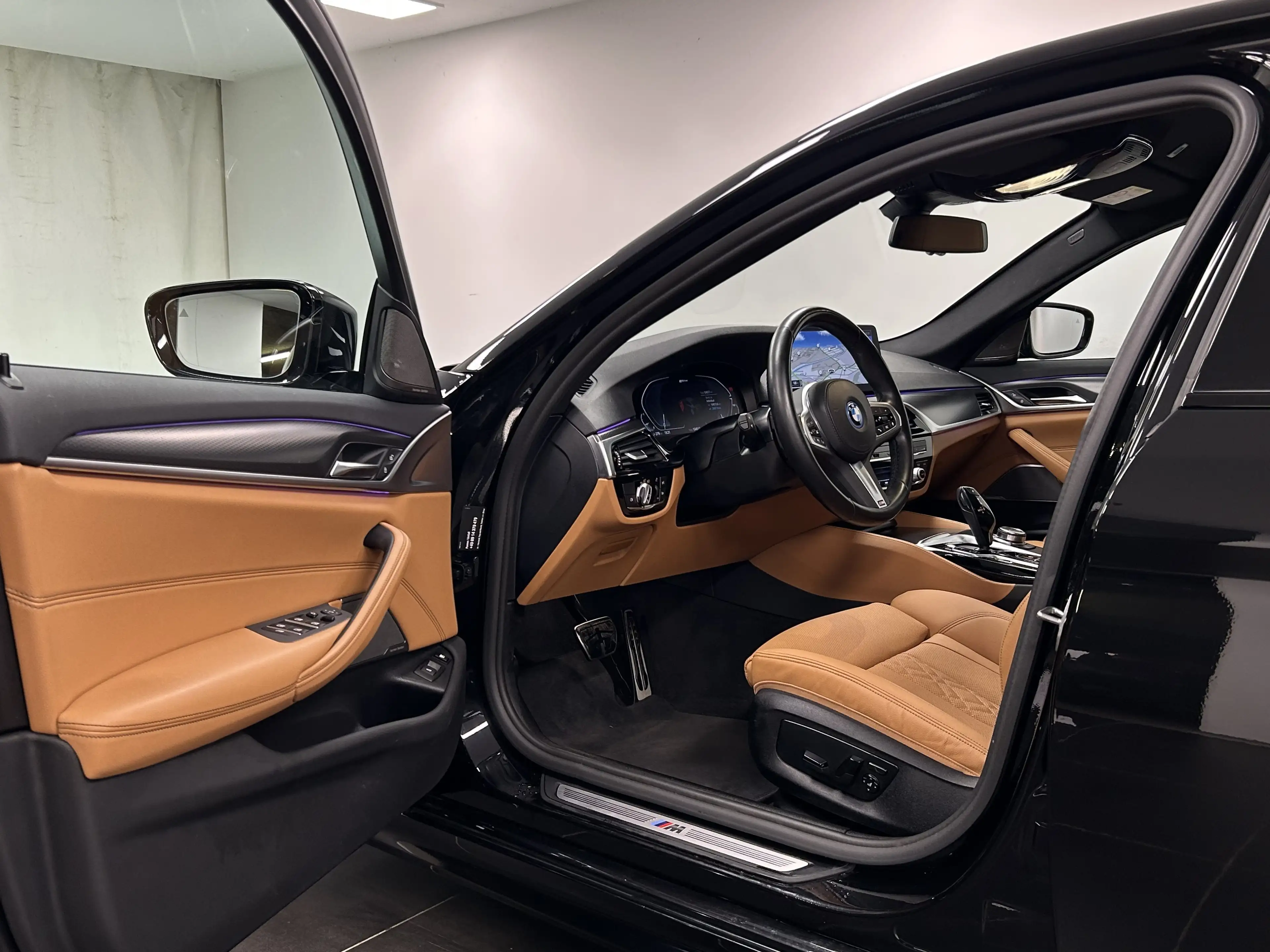 BMW 530 e xDrive Limousine — photo 30