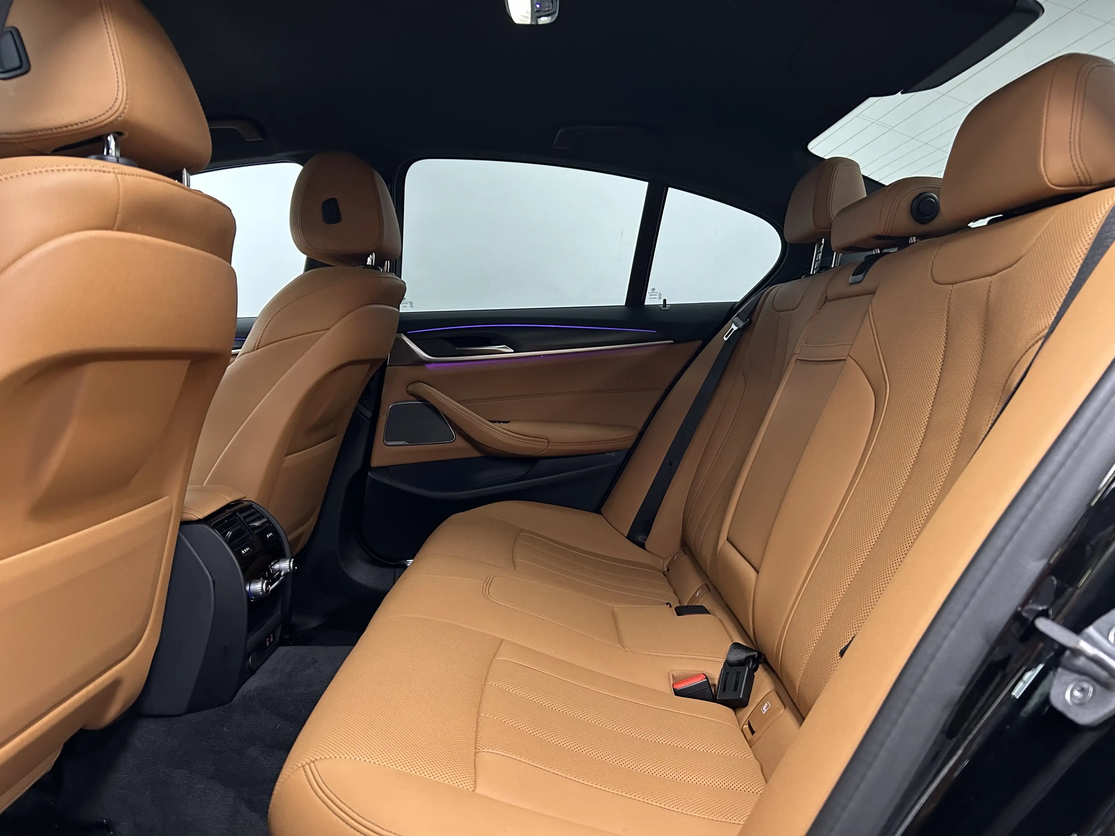 BMW 530 e xDrive Limousine — photo 18