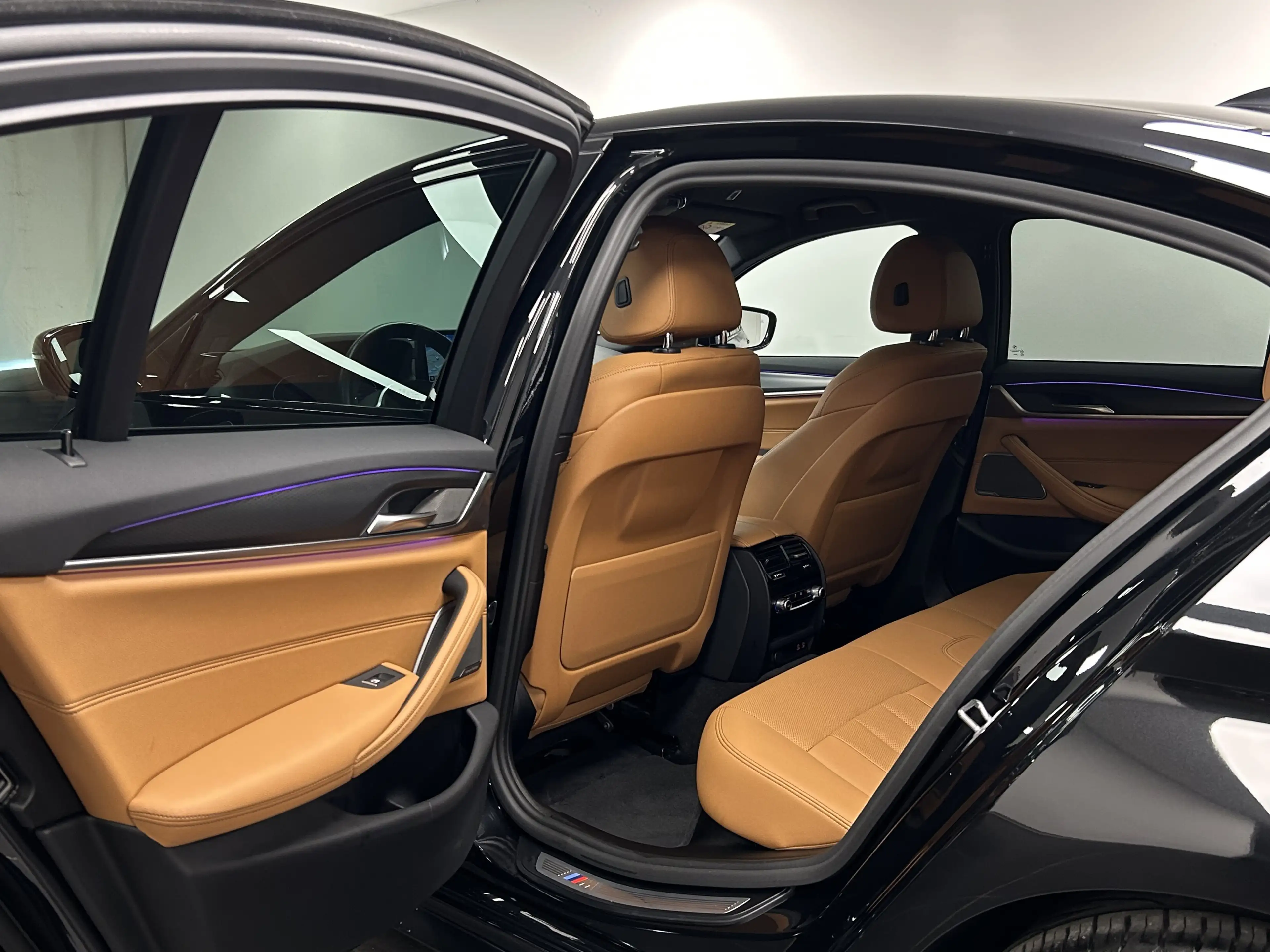 BMW 530 e xDrive Limousine — photo 15