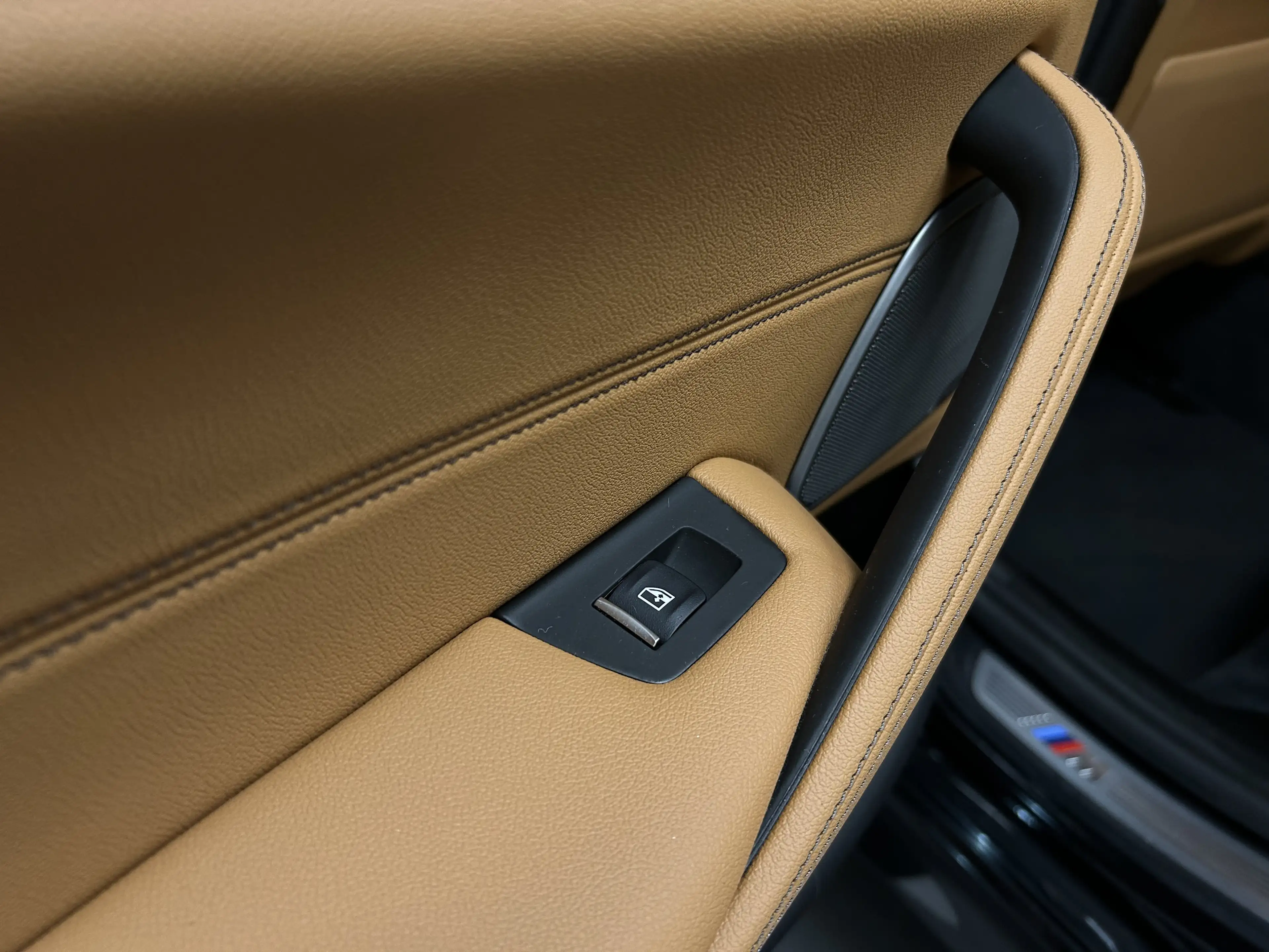 BMW 530 e xDrive Limousine — photo 17