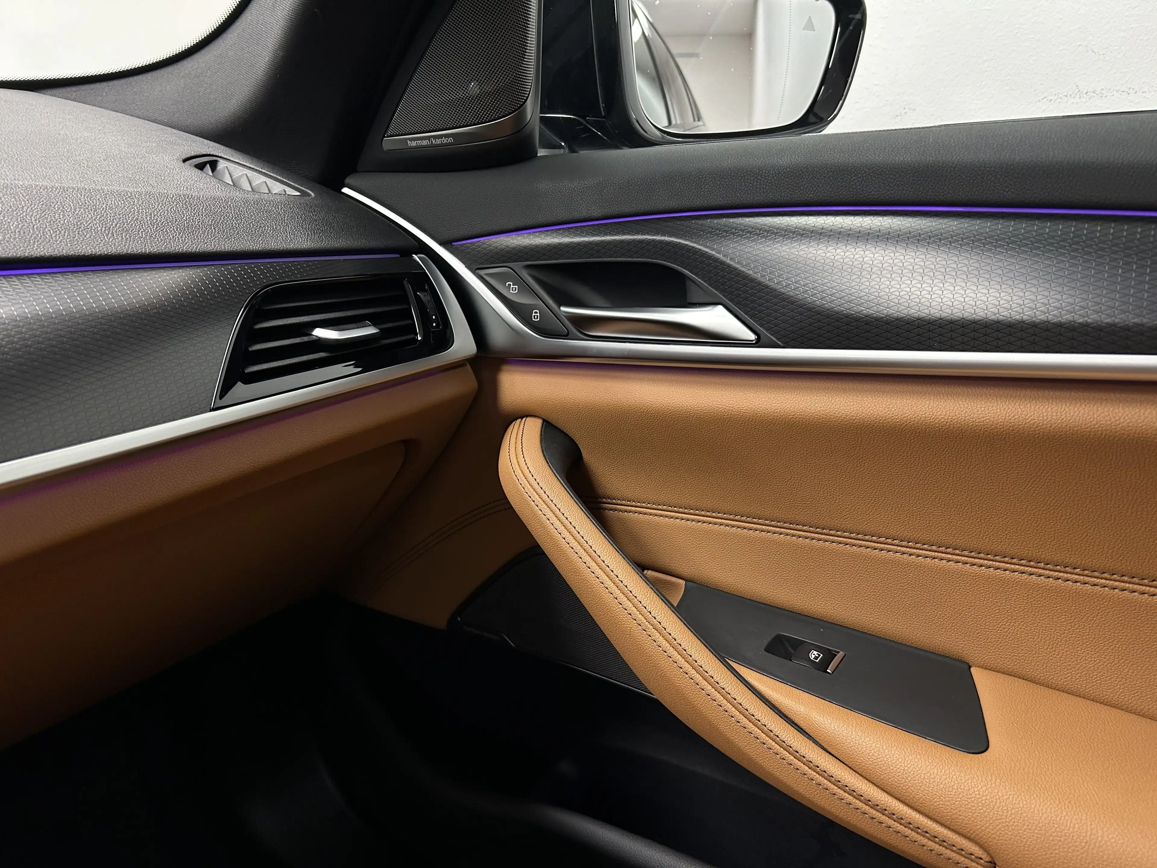 BMW 530 e xDrive Limousine — photo 40