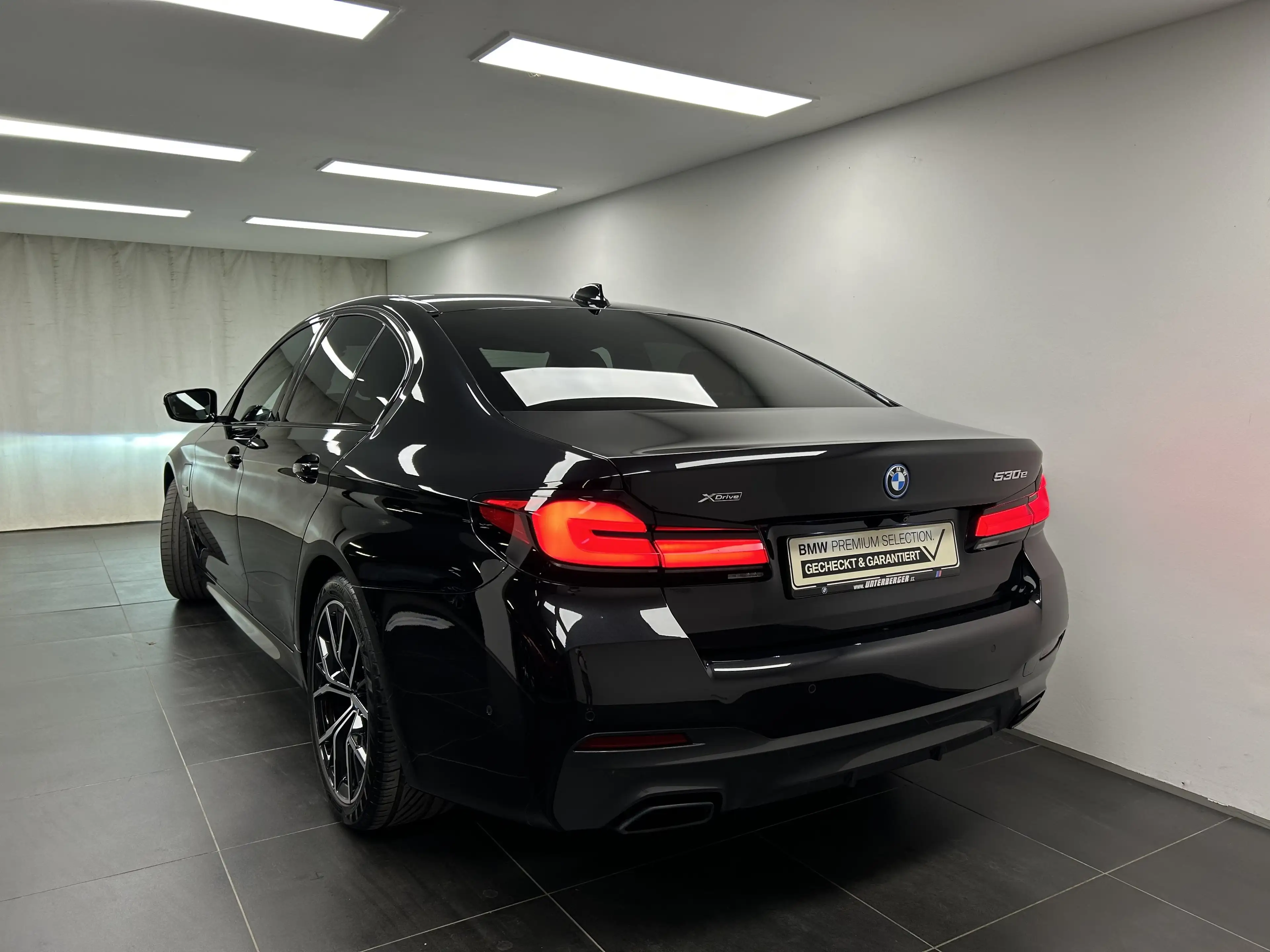 BMW 530 e xDrive Limousine — photo 12