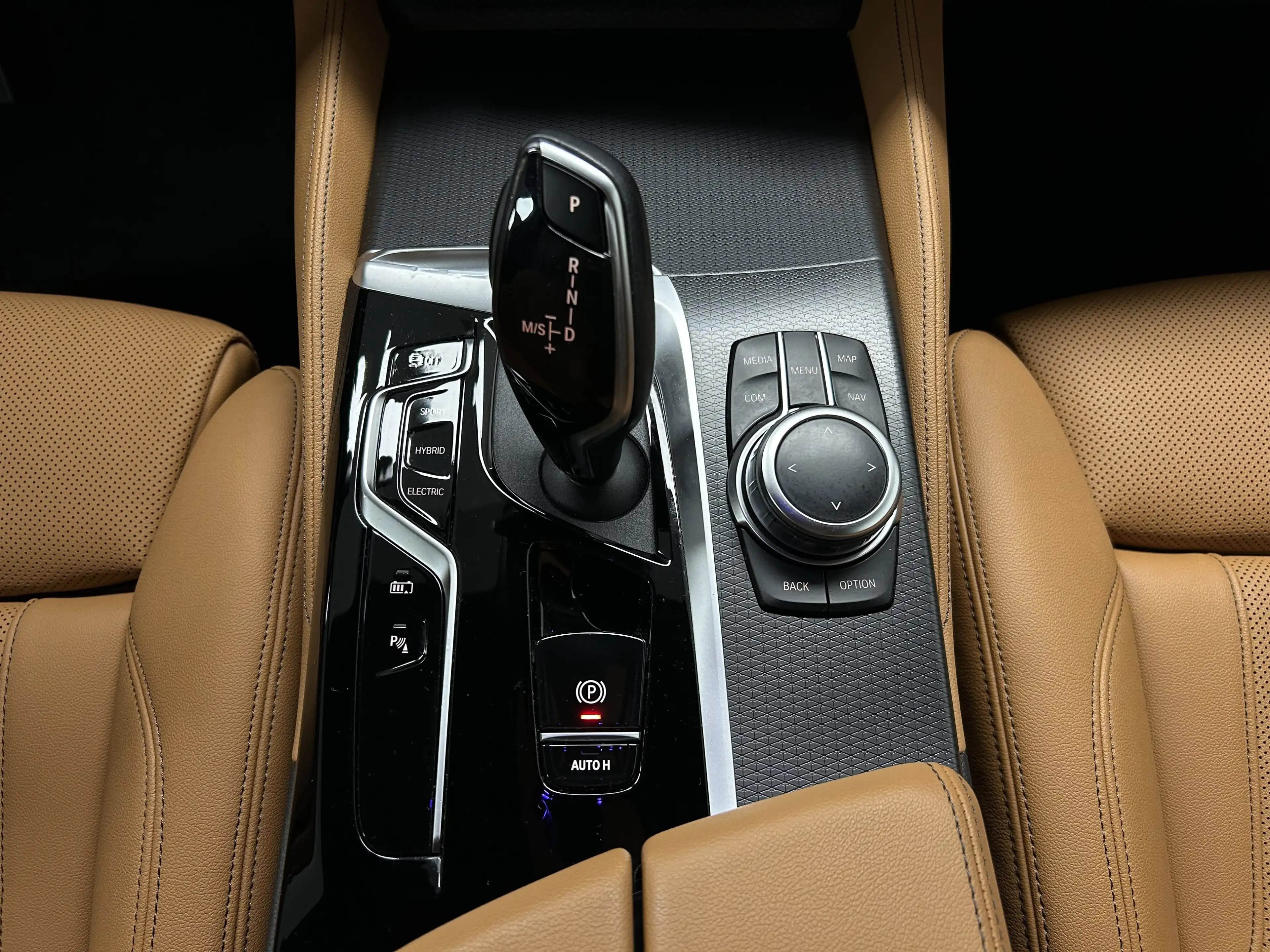 BMW 530 e xDrive Limousine — photo 22