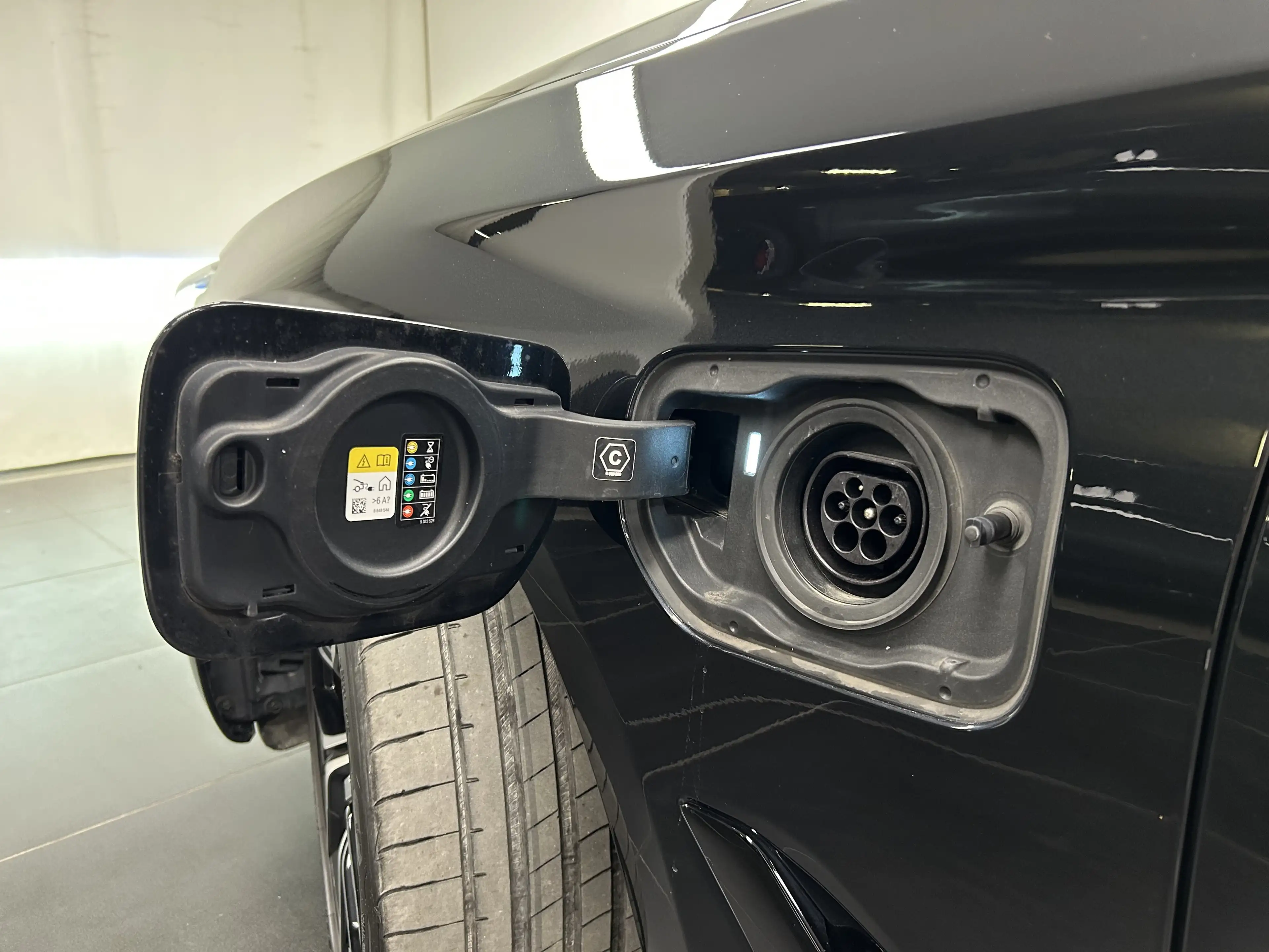 BMW 530 e xDrive Limousine — photo 11