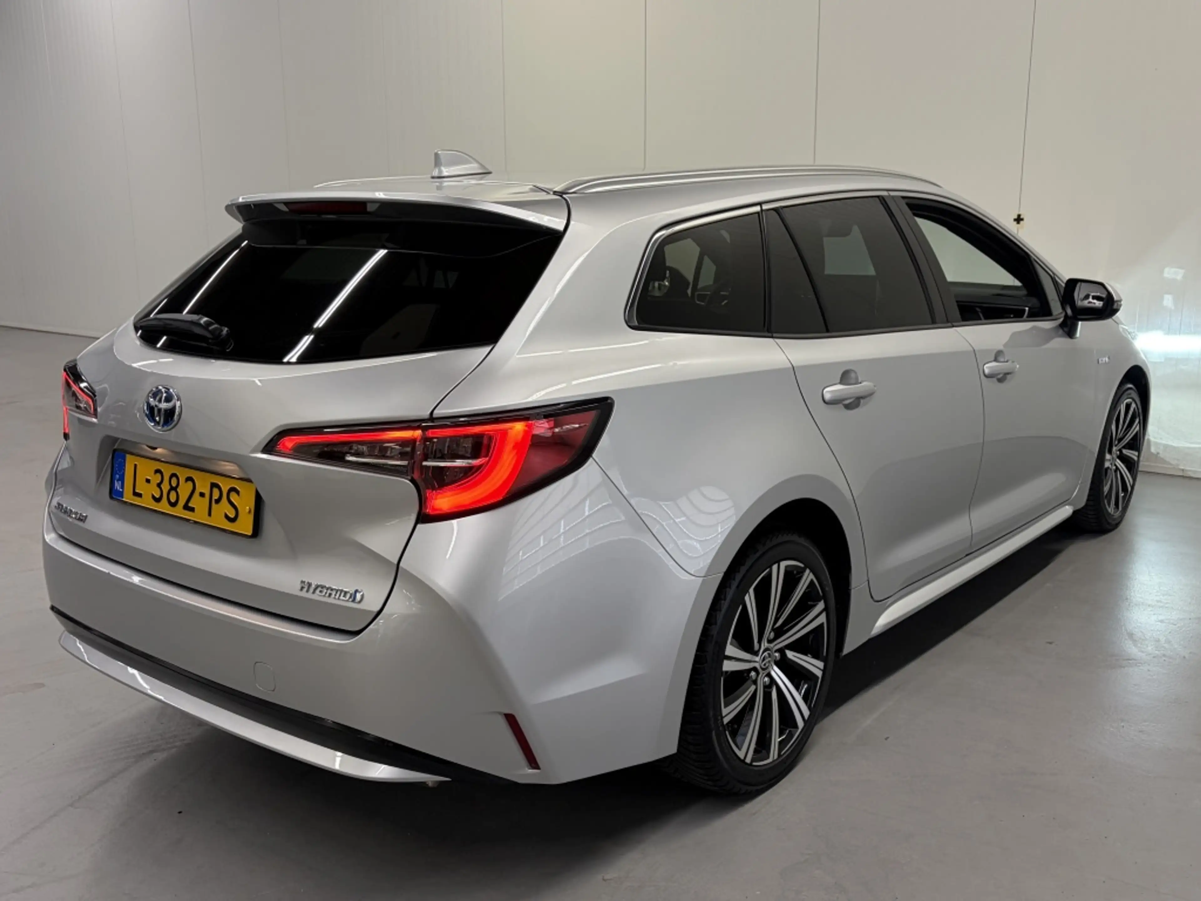 Toyota Corolla Touring Sports 1.8 Hybrid Dynamic — photo 2