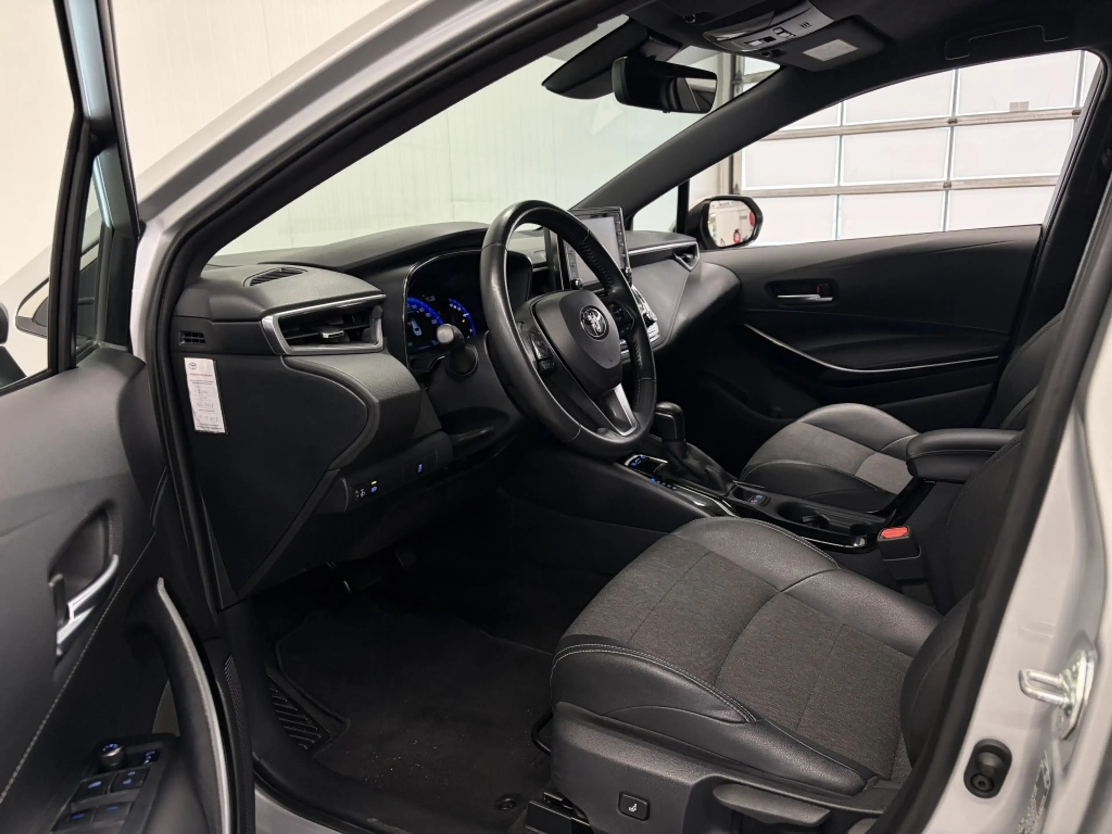 Toyota Corolla Touring Sports 1.8 Hybrid Dynamic — photo 17