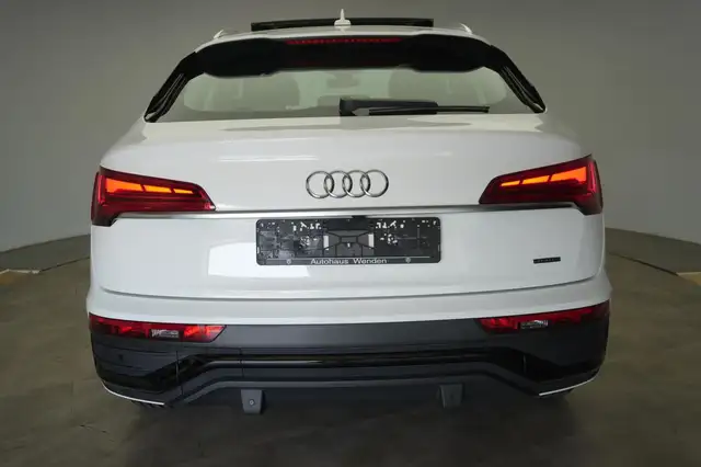 Audi Q5 view 6