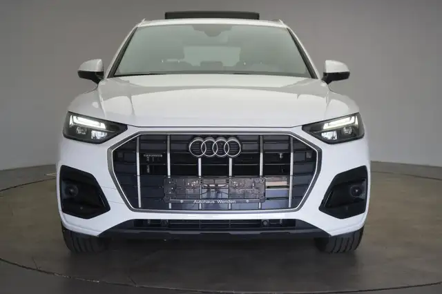 Audi Q5 view 2
