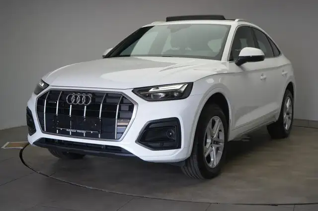 Audi Q5 view 3