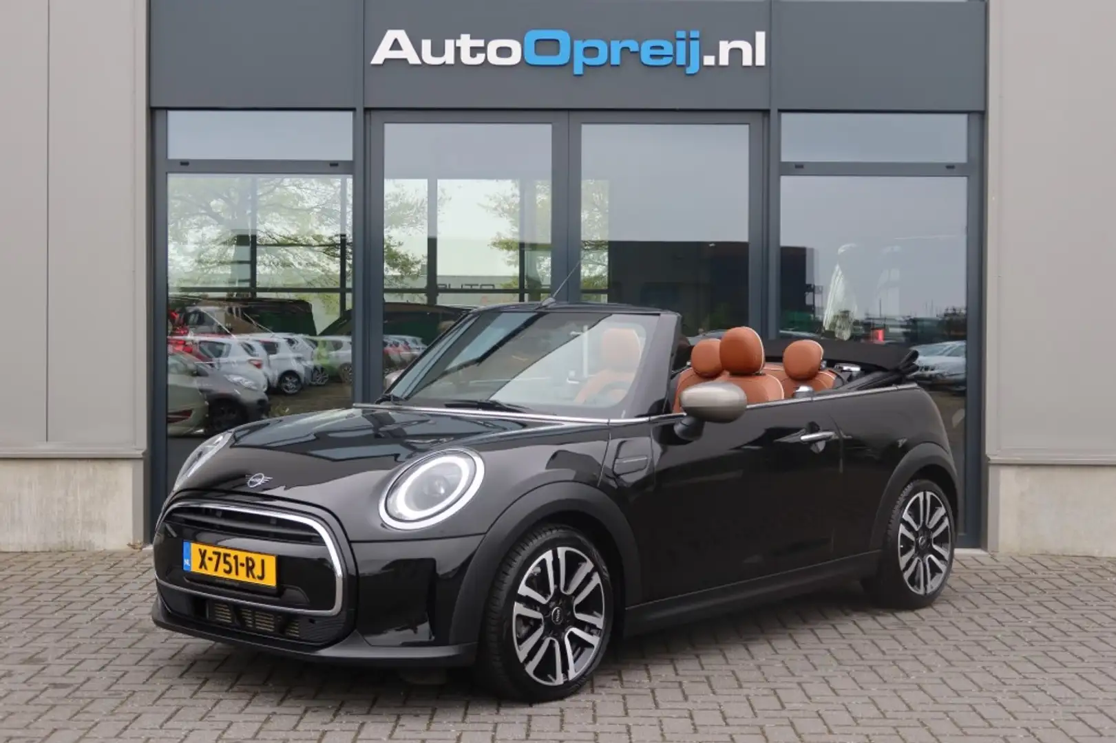 MINI Cooper Cabrio 1.5 Cooper Yours Cabrio AUTOMAAT NAVI, Bruin Leder Zwart - 1