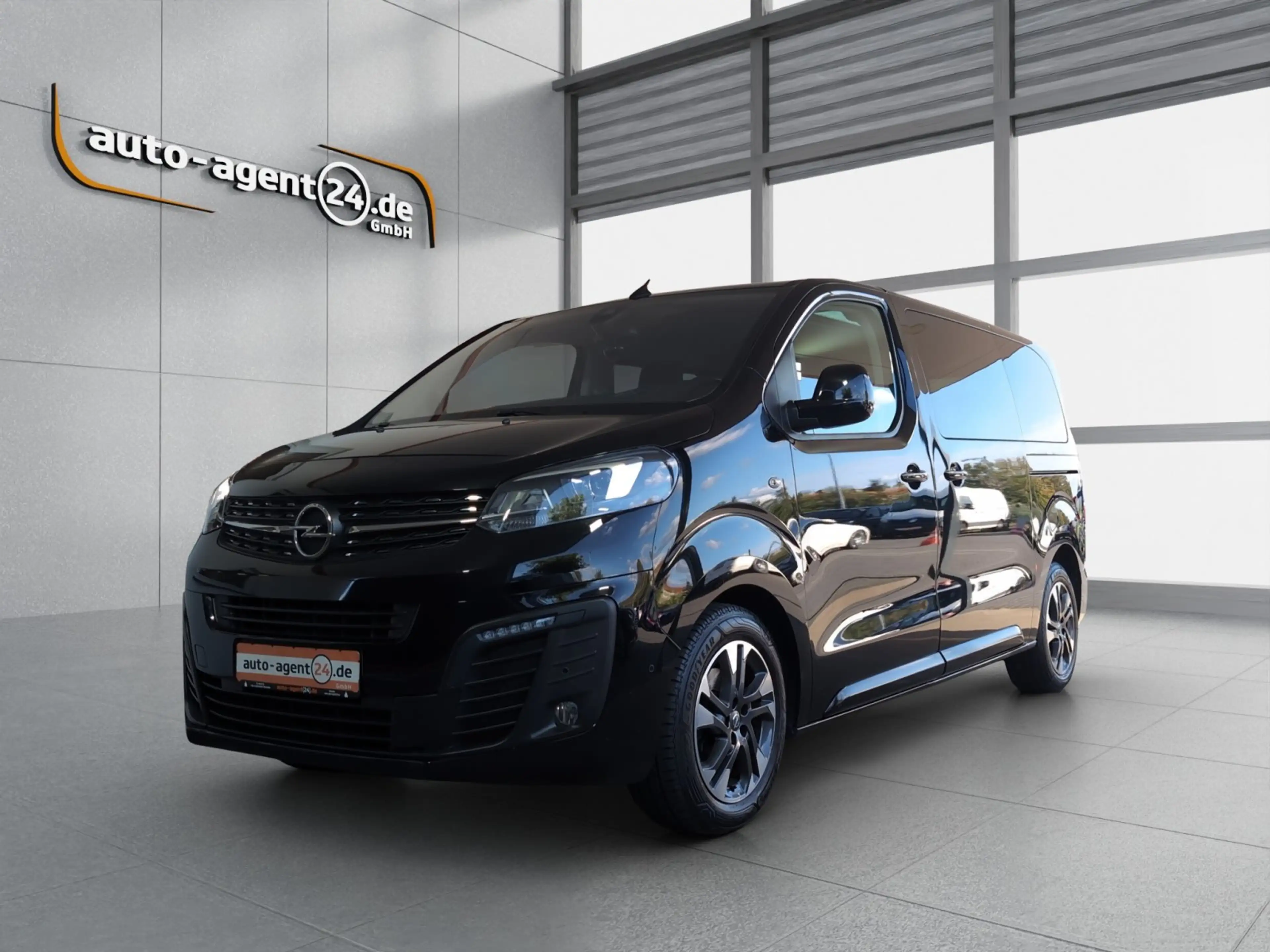 Opel Zafira Life Tourer L2 2.0D /Pano/ACC/StHzg/Massage/el.Tür — photo 2