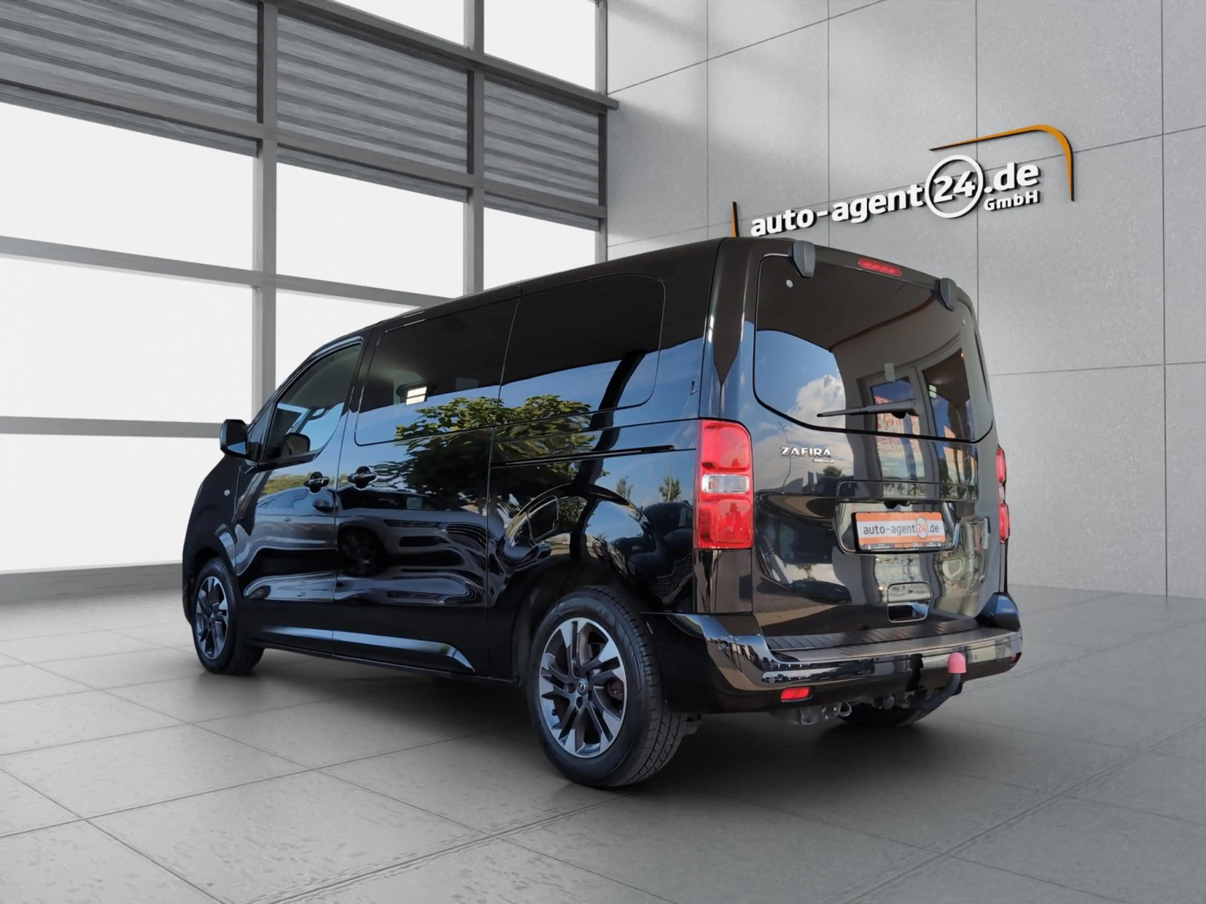 Opel Zafira Life Tourer L2 2.0D /Pano/ACC/StHzg/Massage/el.Tür — photo 3