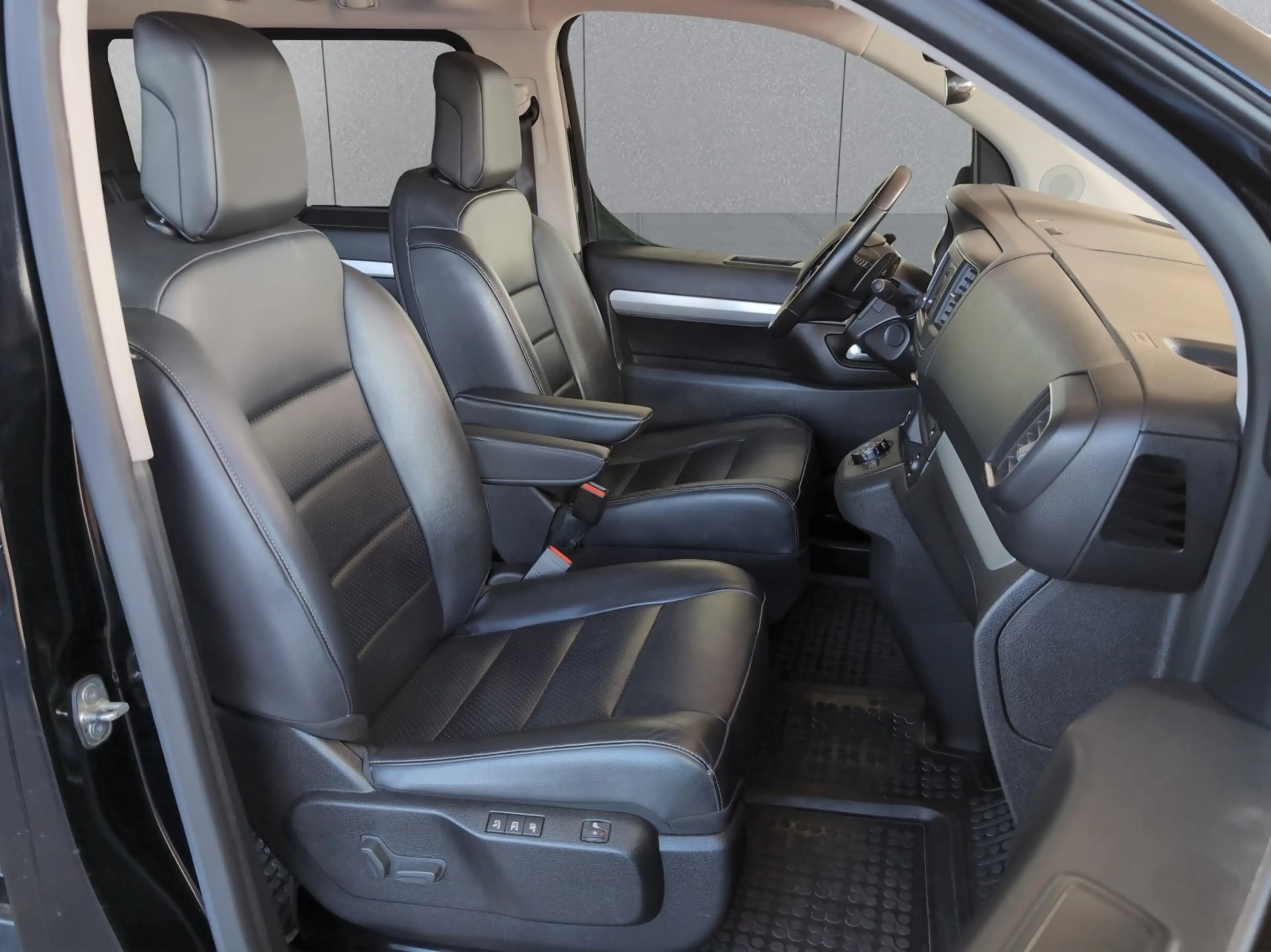 Opel Zafira Life Tourer L2 2.0D /Pano/ACC/StHzg/Massage/el.Tür — photo 9