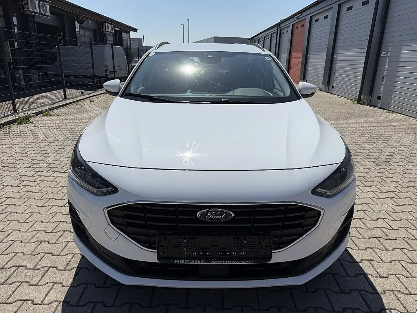Ford Focus Turnier 1,5 EcoBlue Cool & Connect Aut. Weiß - 2