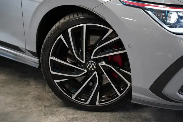 Volkswagen Golf view 4