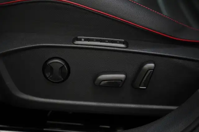 Volkswagen Golf view 14