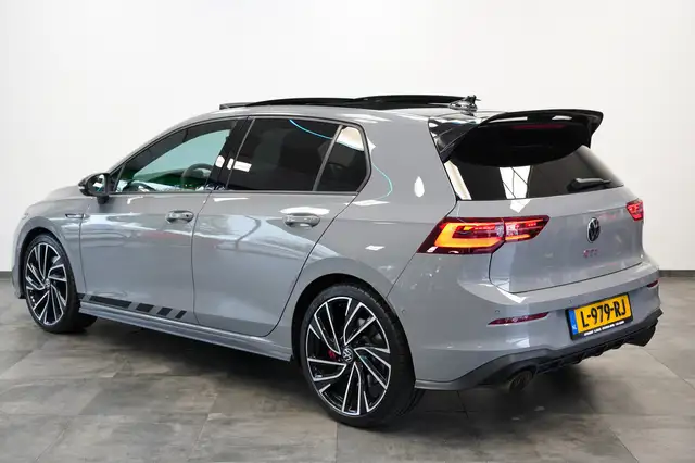 Volkswagen Golf view 3