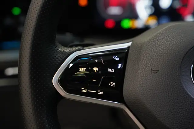 Volkswagen Golf view 9